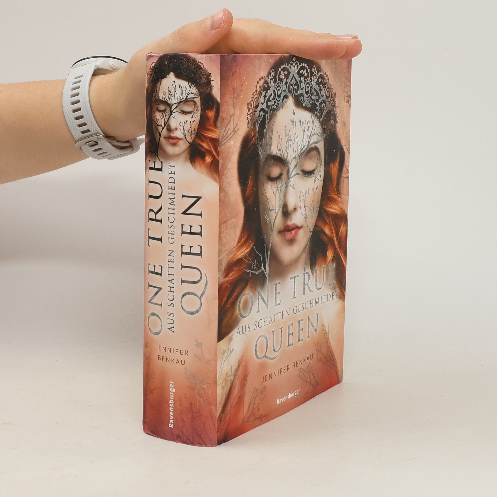 One True Queen, Band 2: Aus Schatten geschmiedet