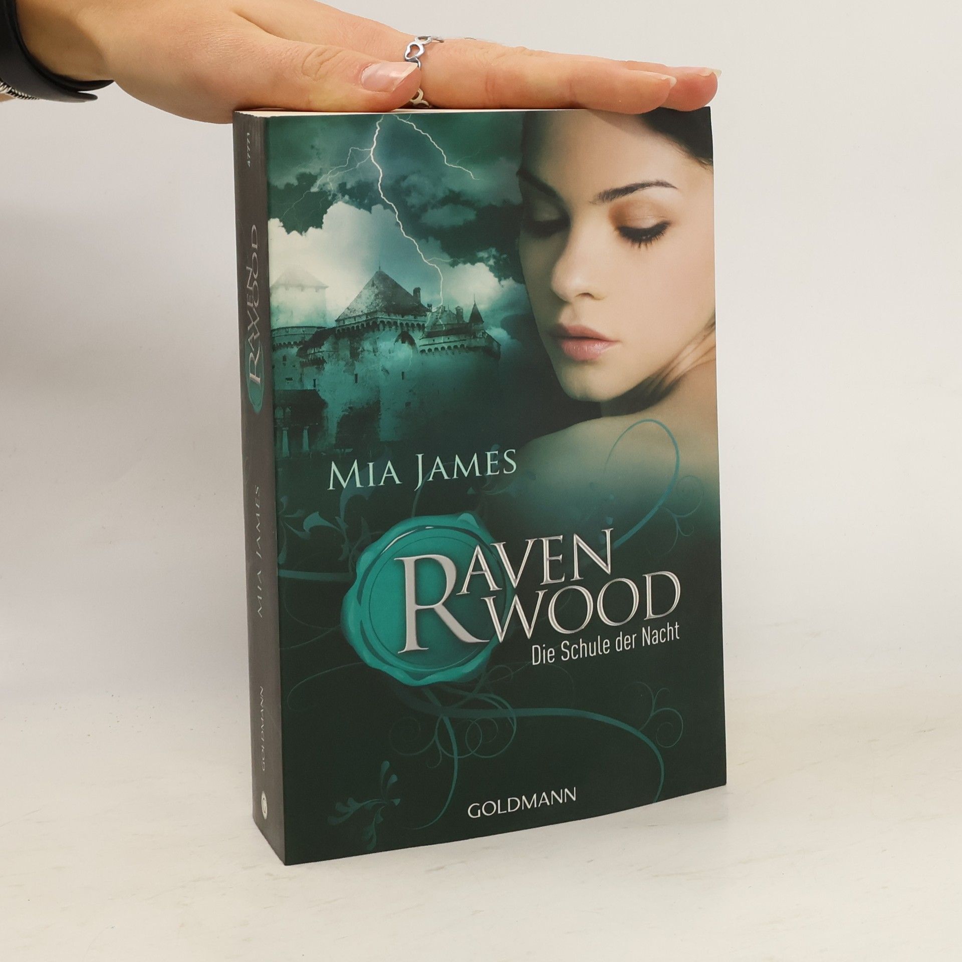 Mia James Ravenwood