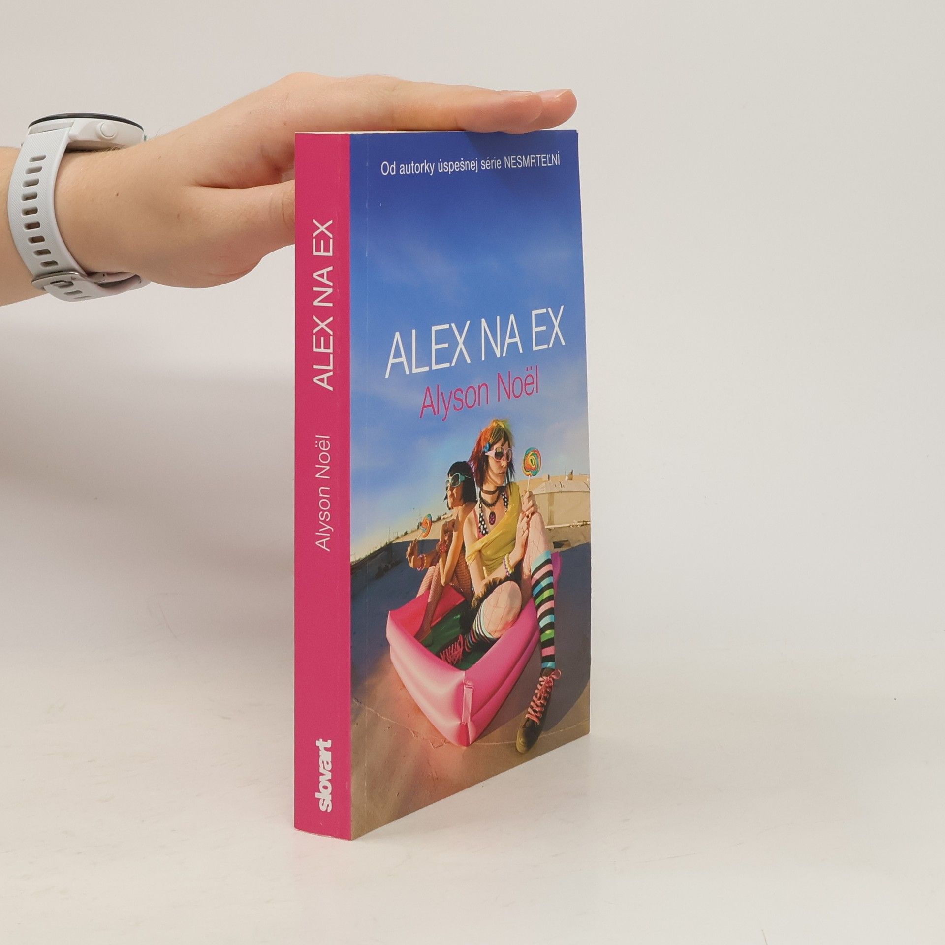 Alyson Noë͏l Alex na ex