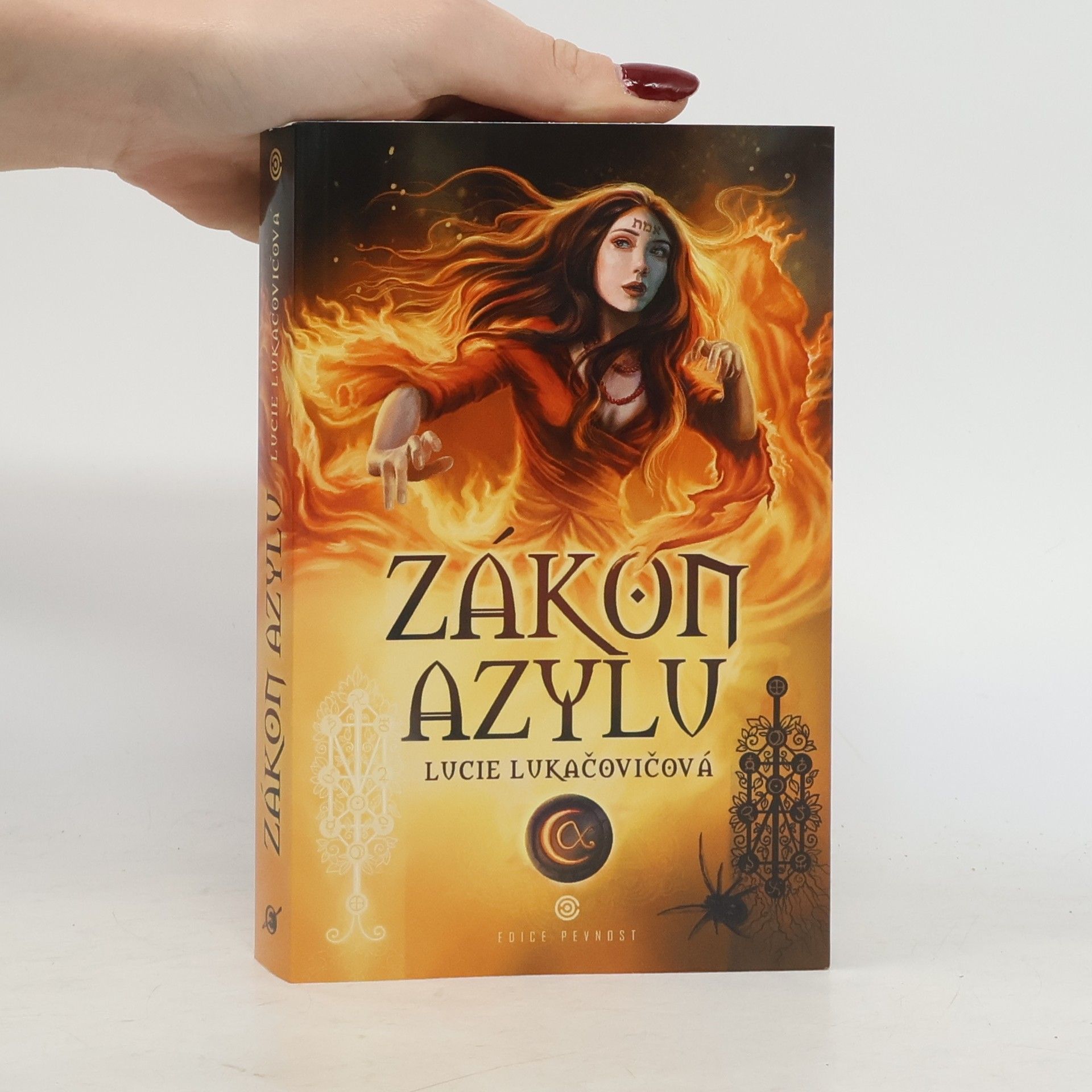 Lucie Lukačovičová Zákon azylu