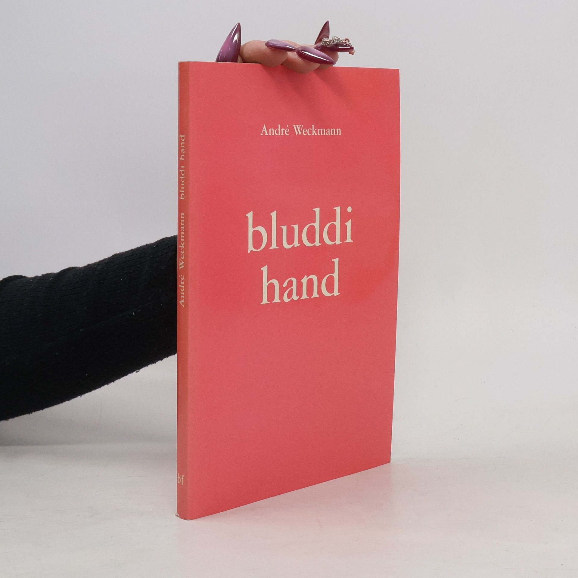 Bluddi hand