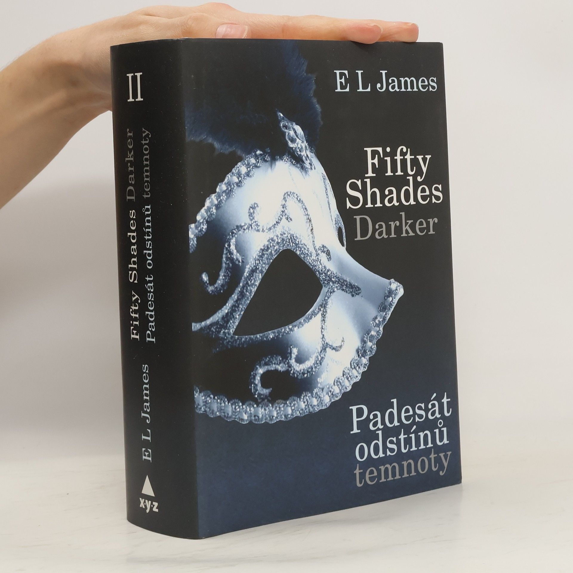 E. L. James Padesát odstínů temnoty