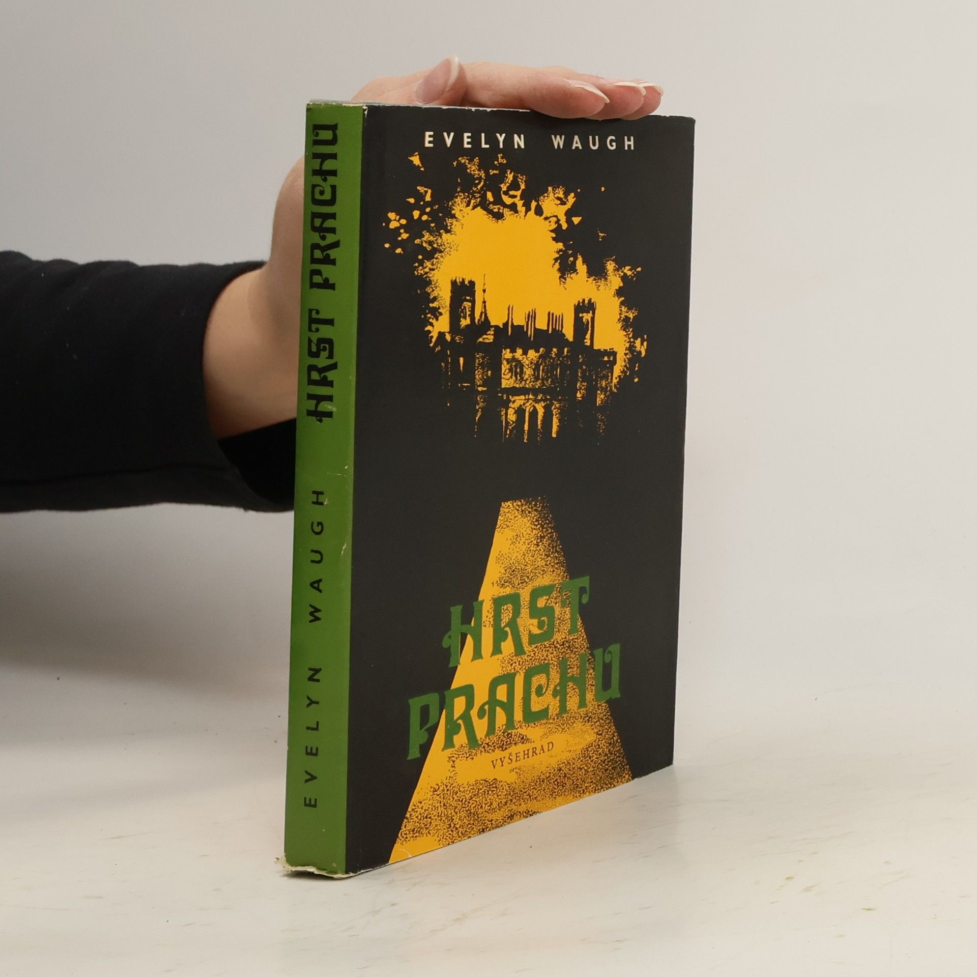 Evelyn Waugh Hrst prachu