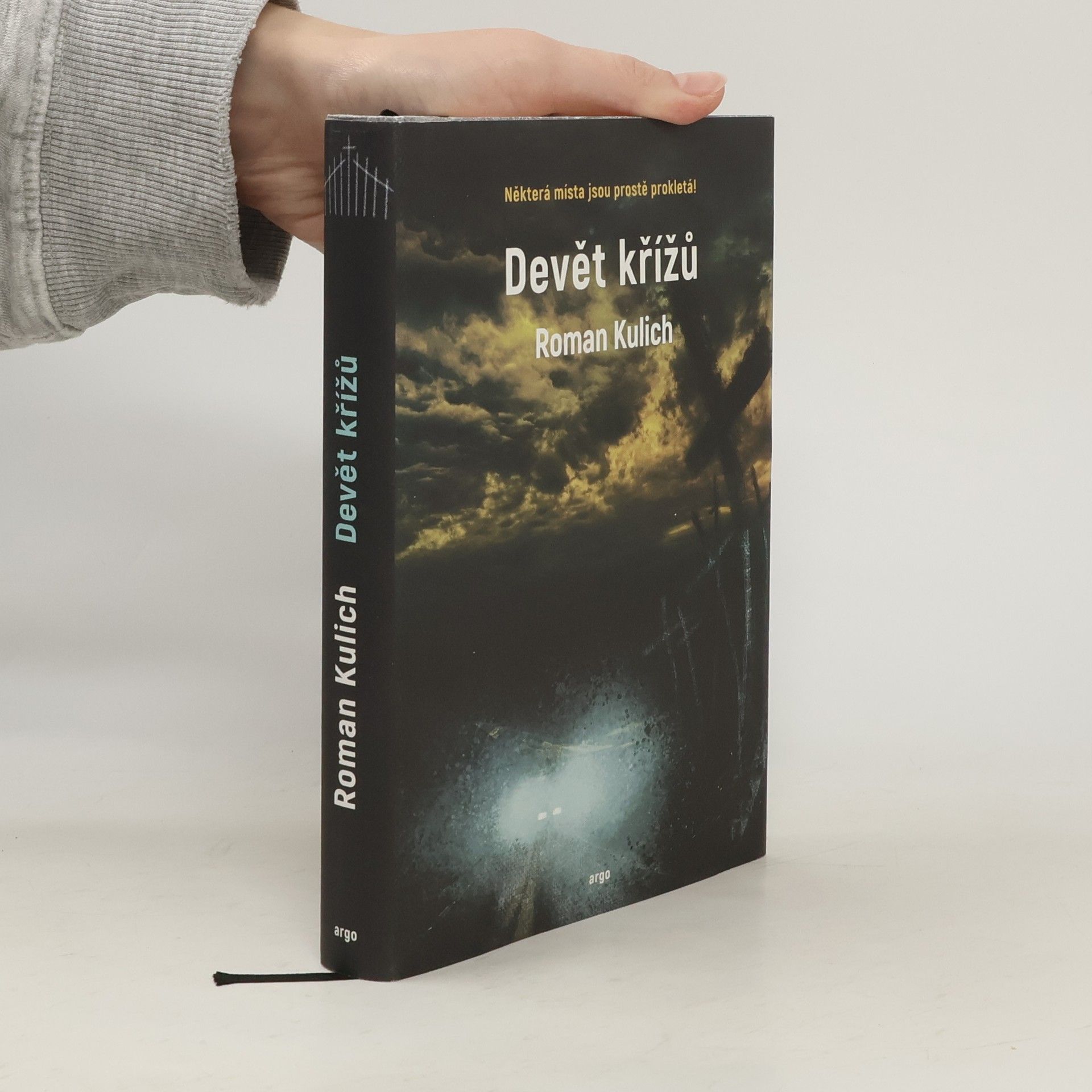 Roman Kulich Devět křížů