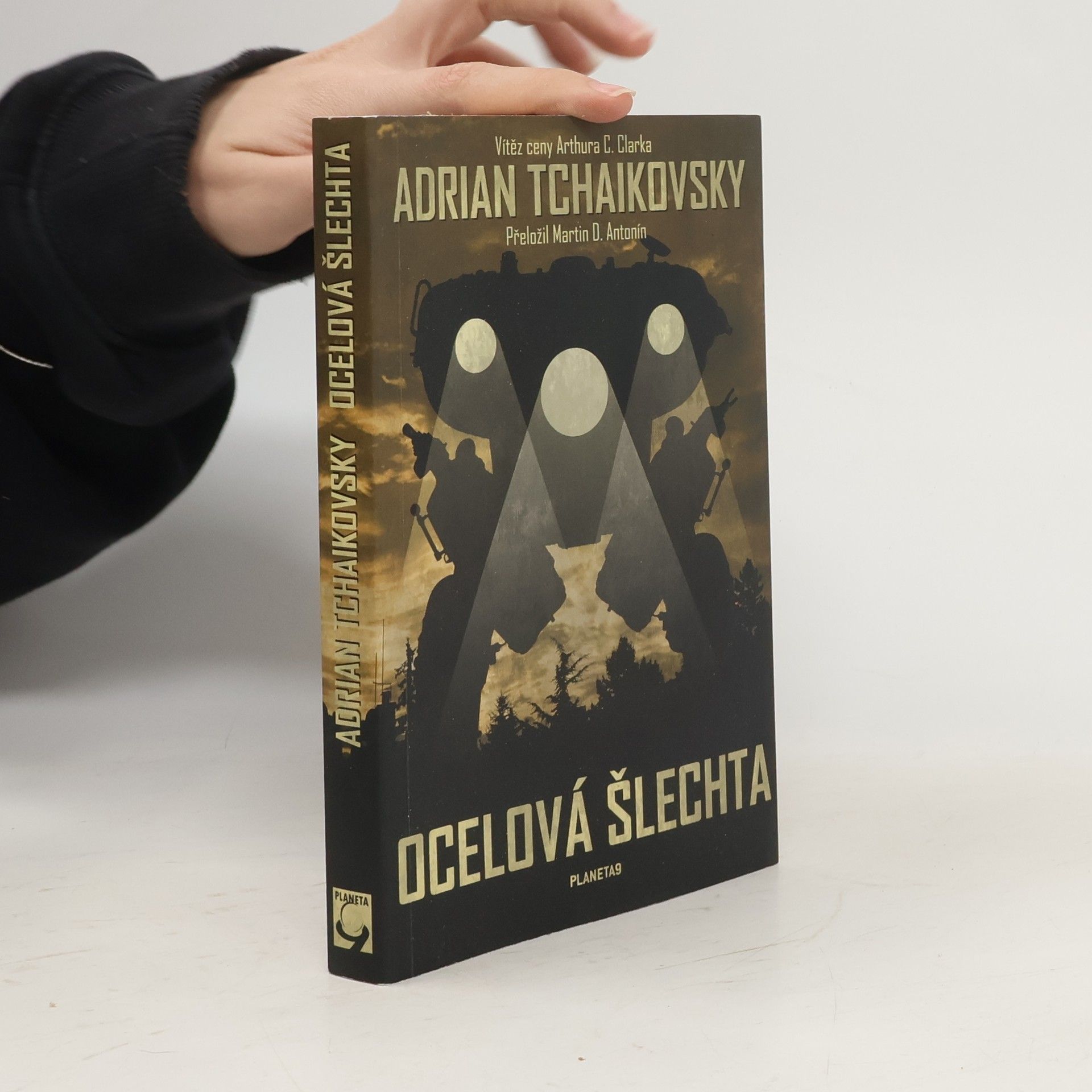 Adrian Tchaikovsky Ocelová šlechta