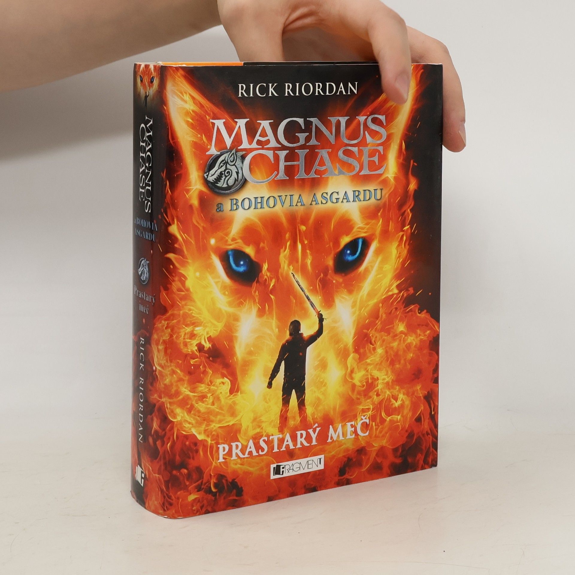 Rick Riordan Magnus Chase a Bohovia Asgardu - Prastarý meč