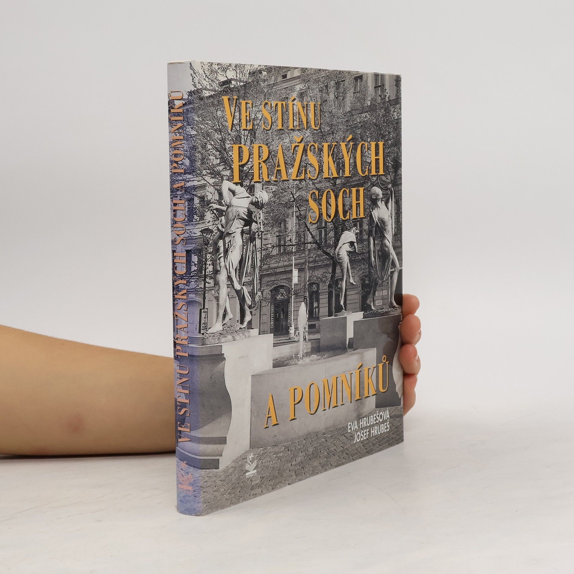 Eva Hrubešová Ve stínu pražských soch a pomníků
