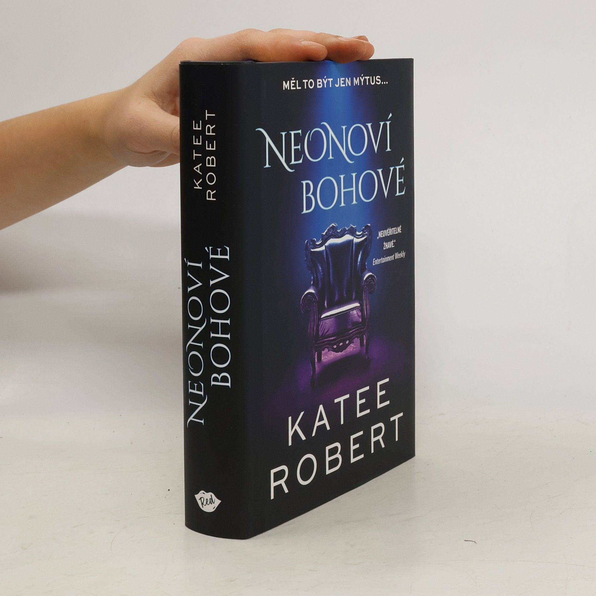 Katee Robert Neonoví bohové