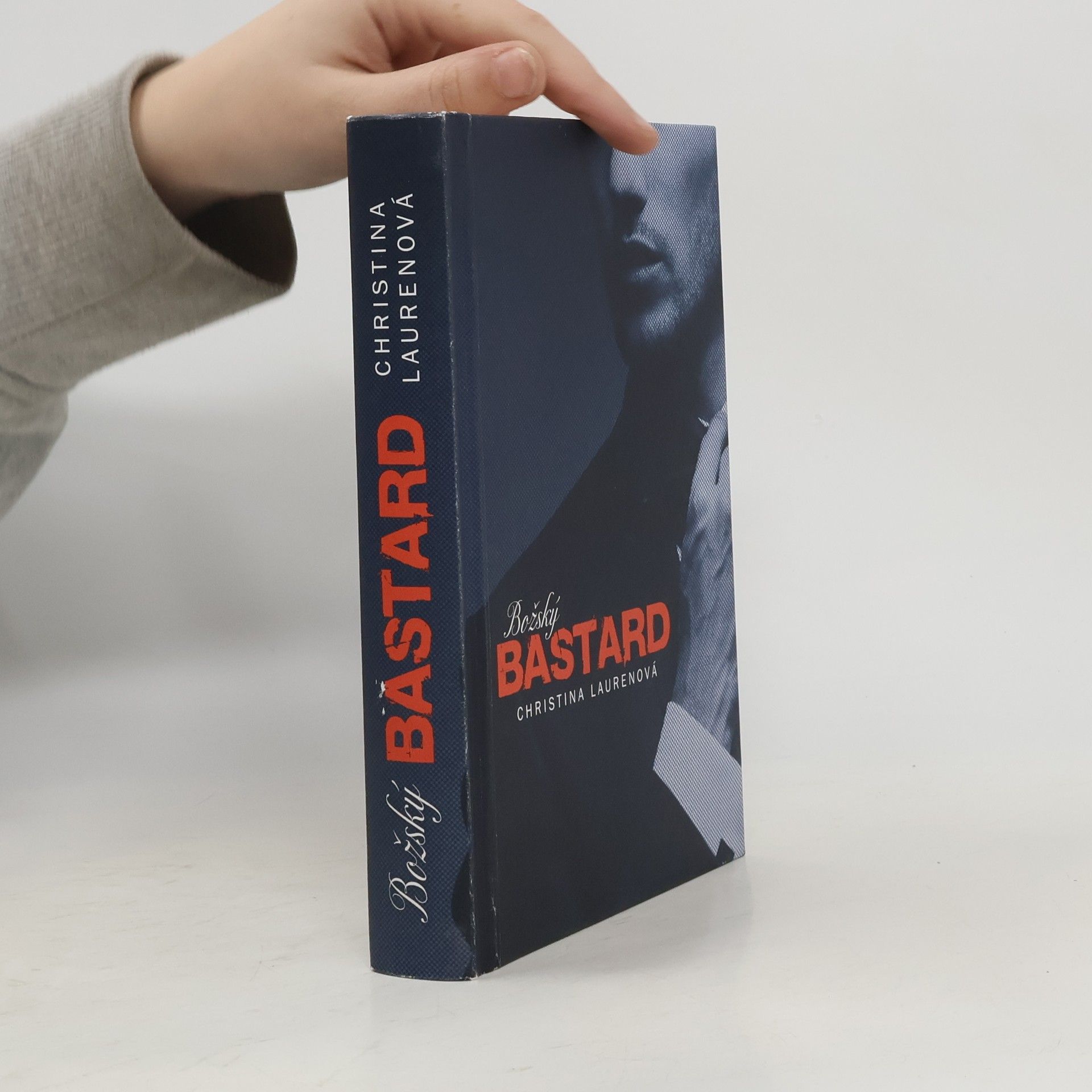 Christina Lauren Božský bastard