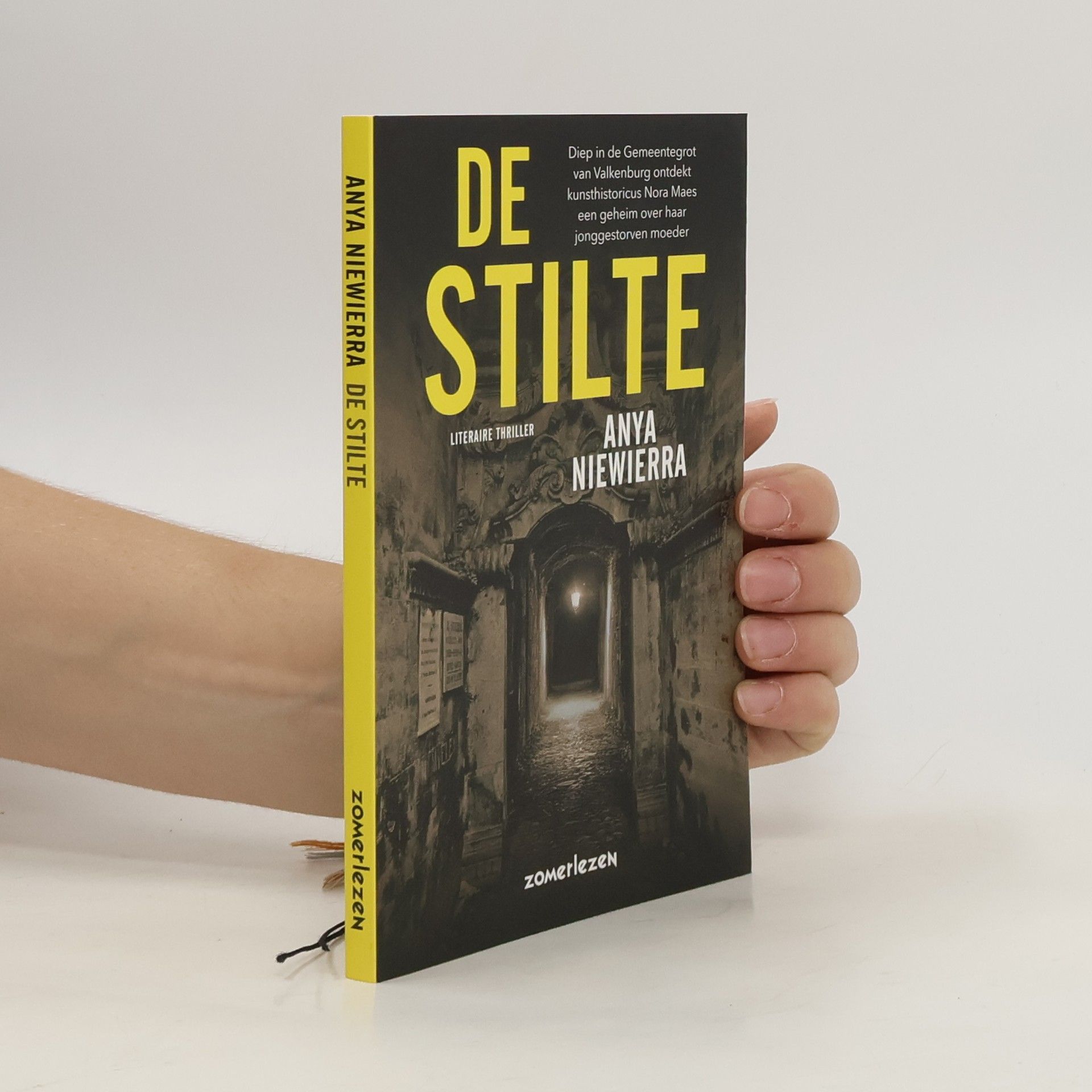 Anya Niewierra De stilte