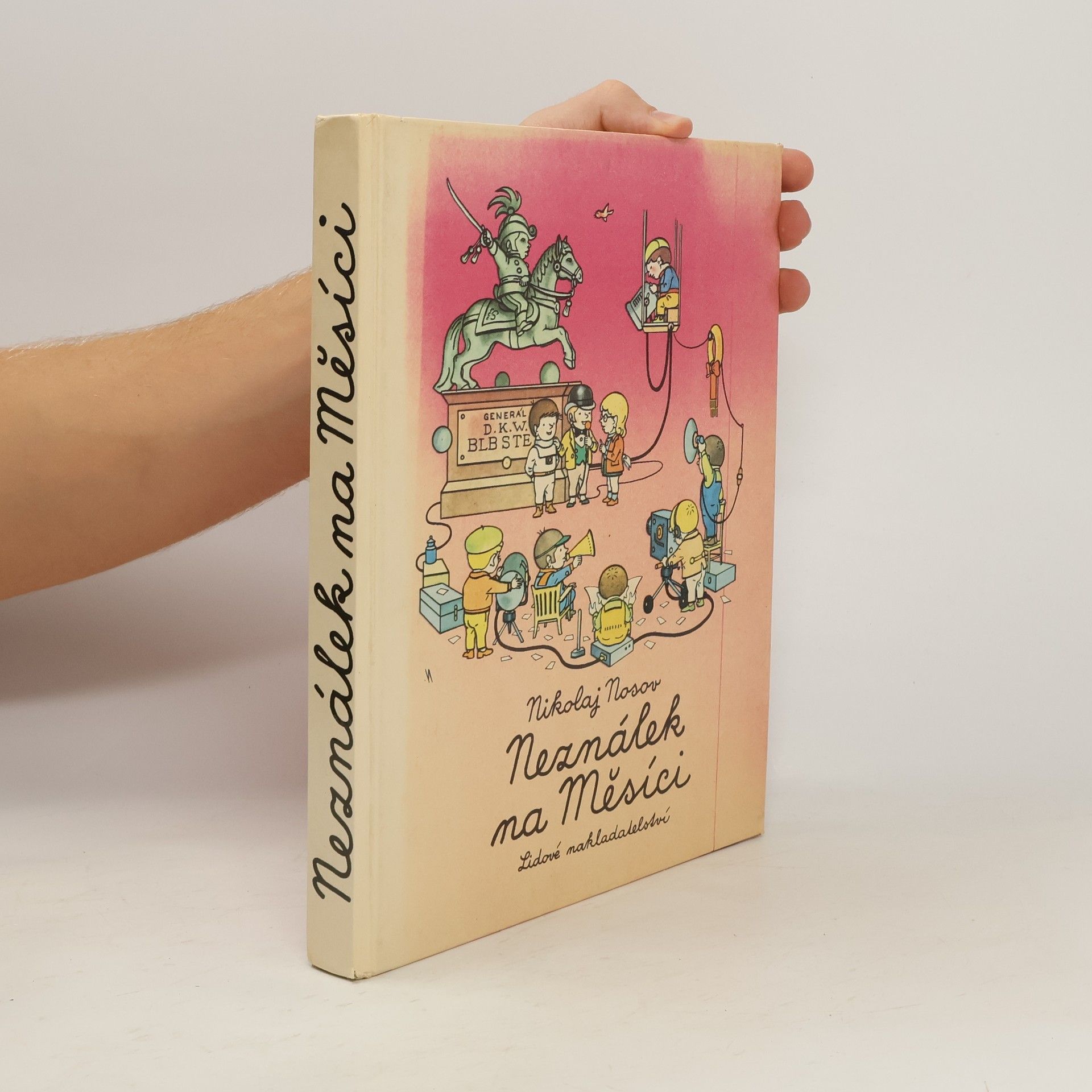 Neználek na Měsíci