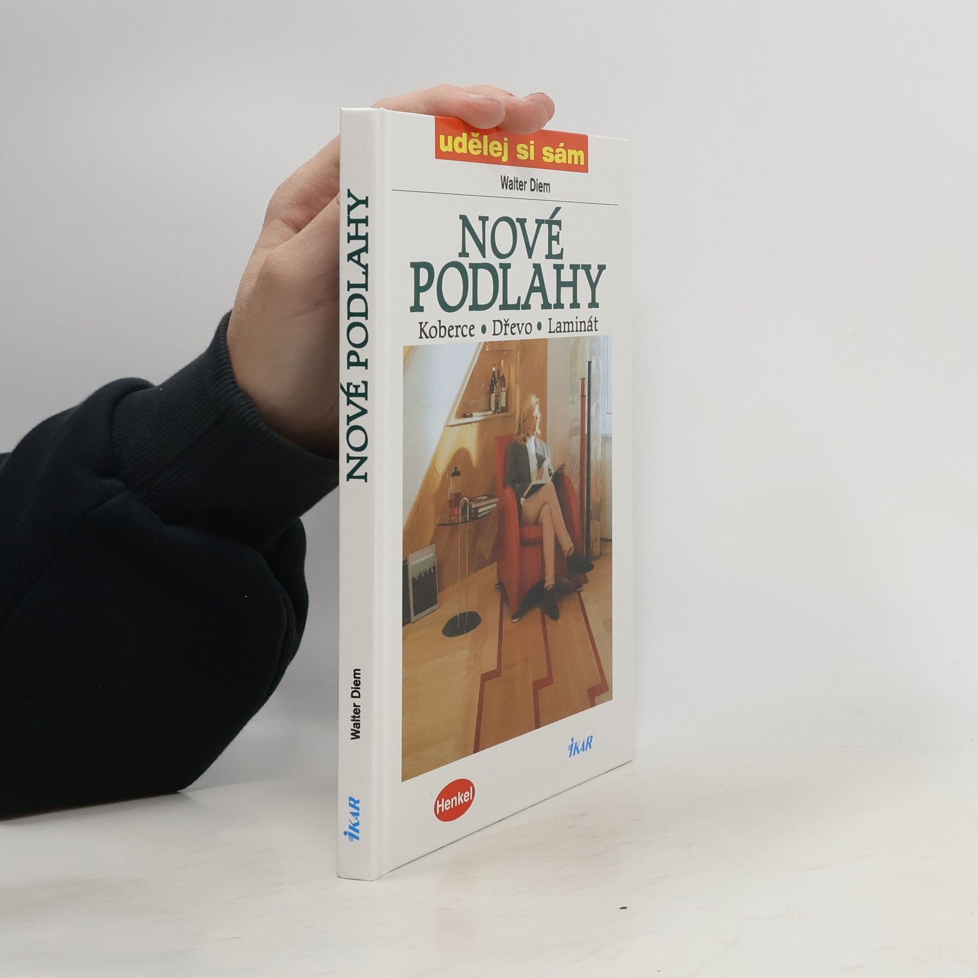 Nové podlahy: Koberce, dřevo, laminát