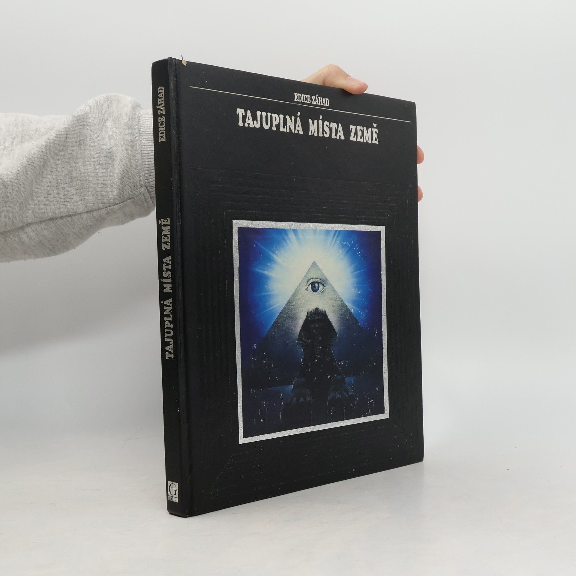 Autorenkollektiv Tajuplná místa země