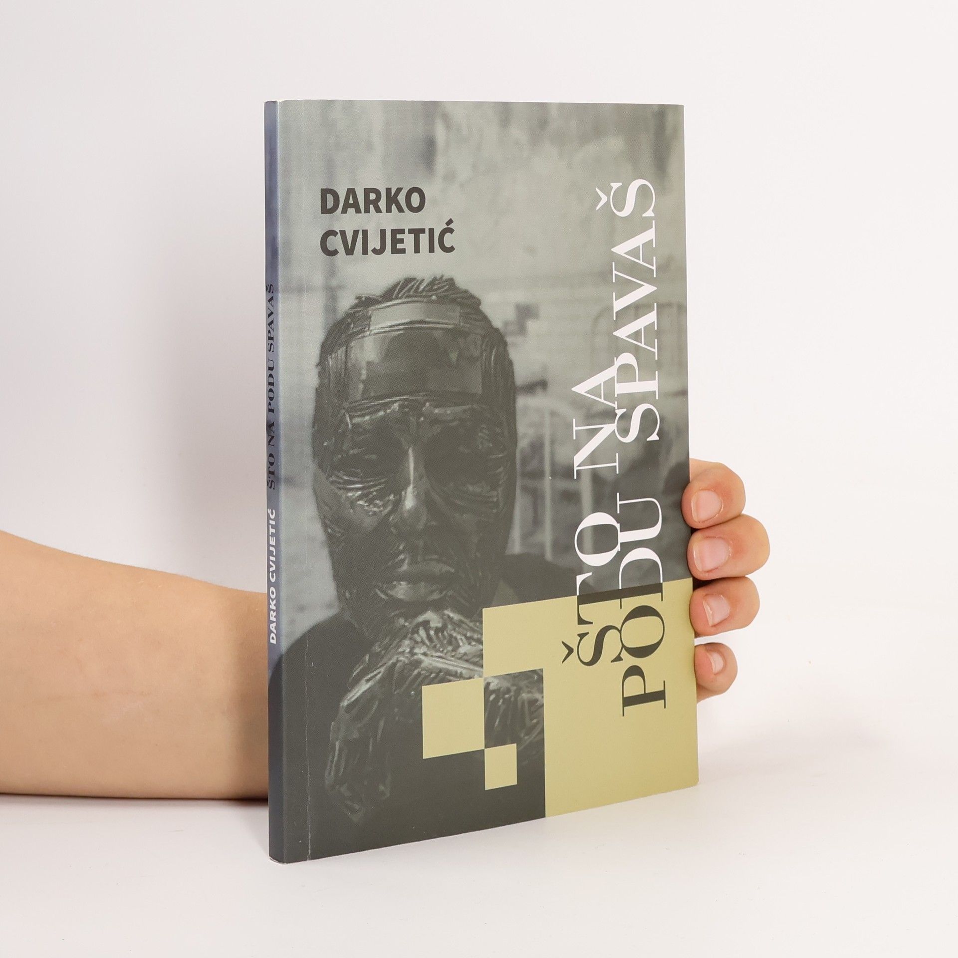 Što na podu spavaš