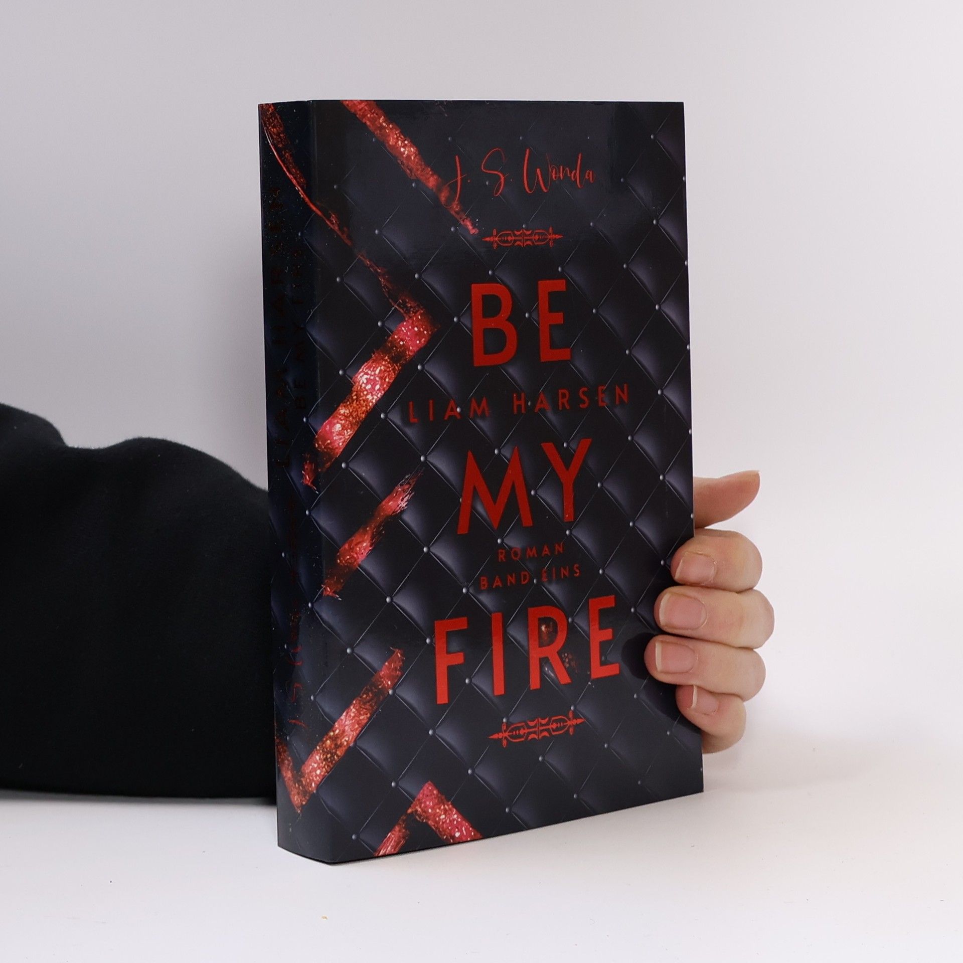 Jane S. Wonda Liam Harsen 1. Be my Fire