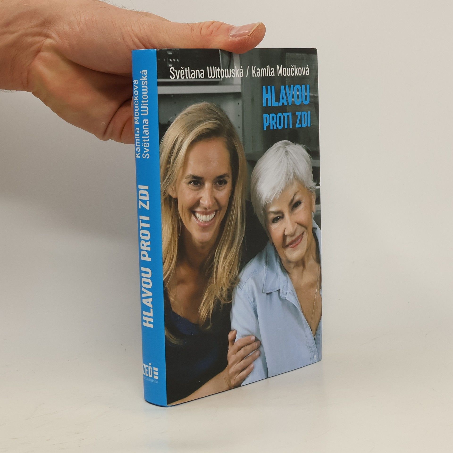 Kamila Moučková Hlavou proti zdi