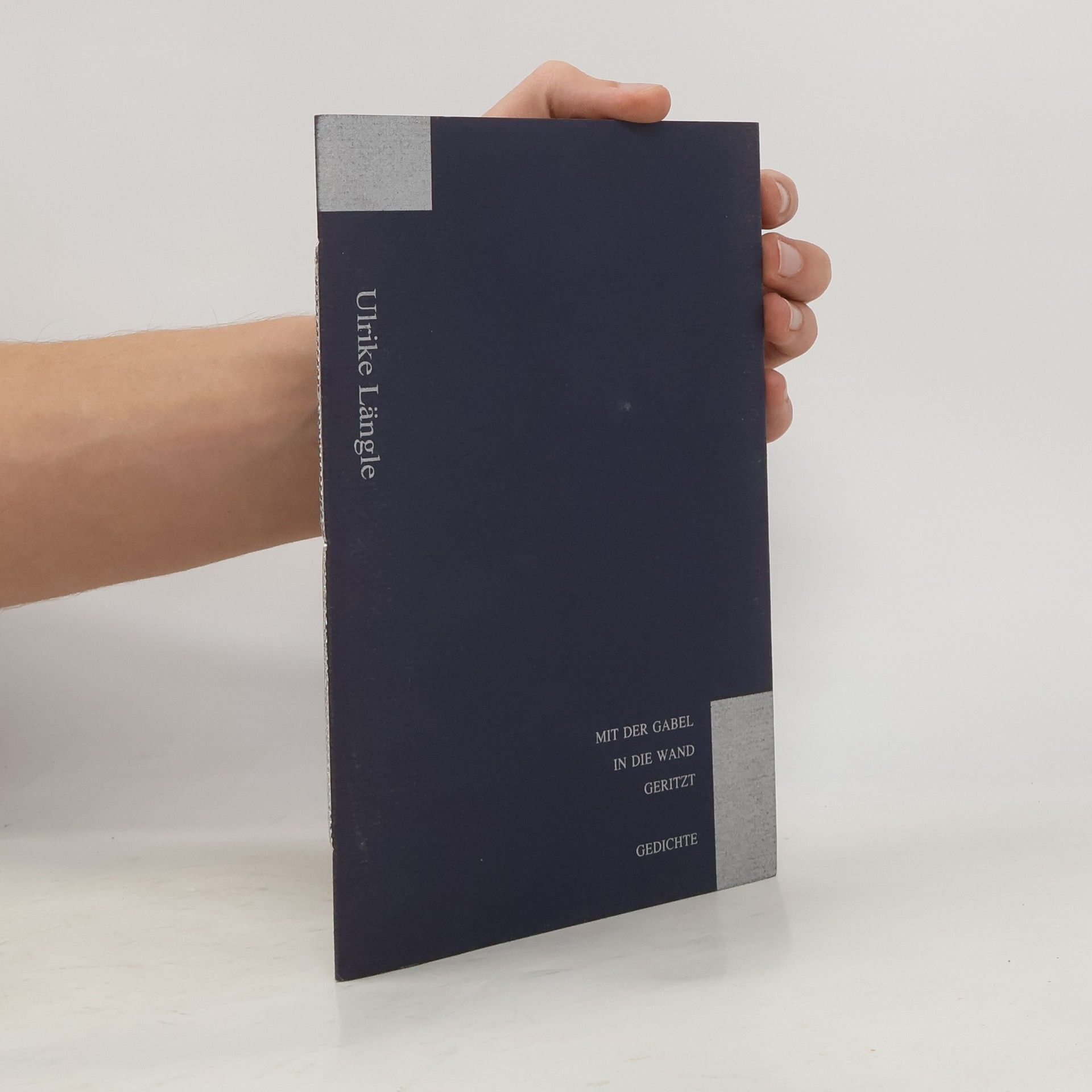 Mit der Gabel in die Wand geritzt