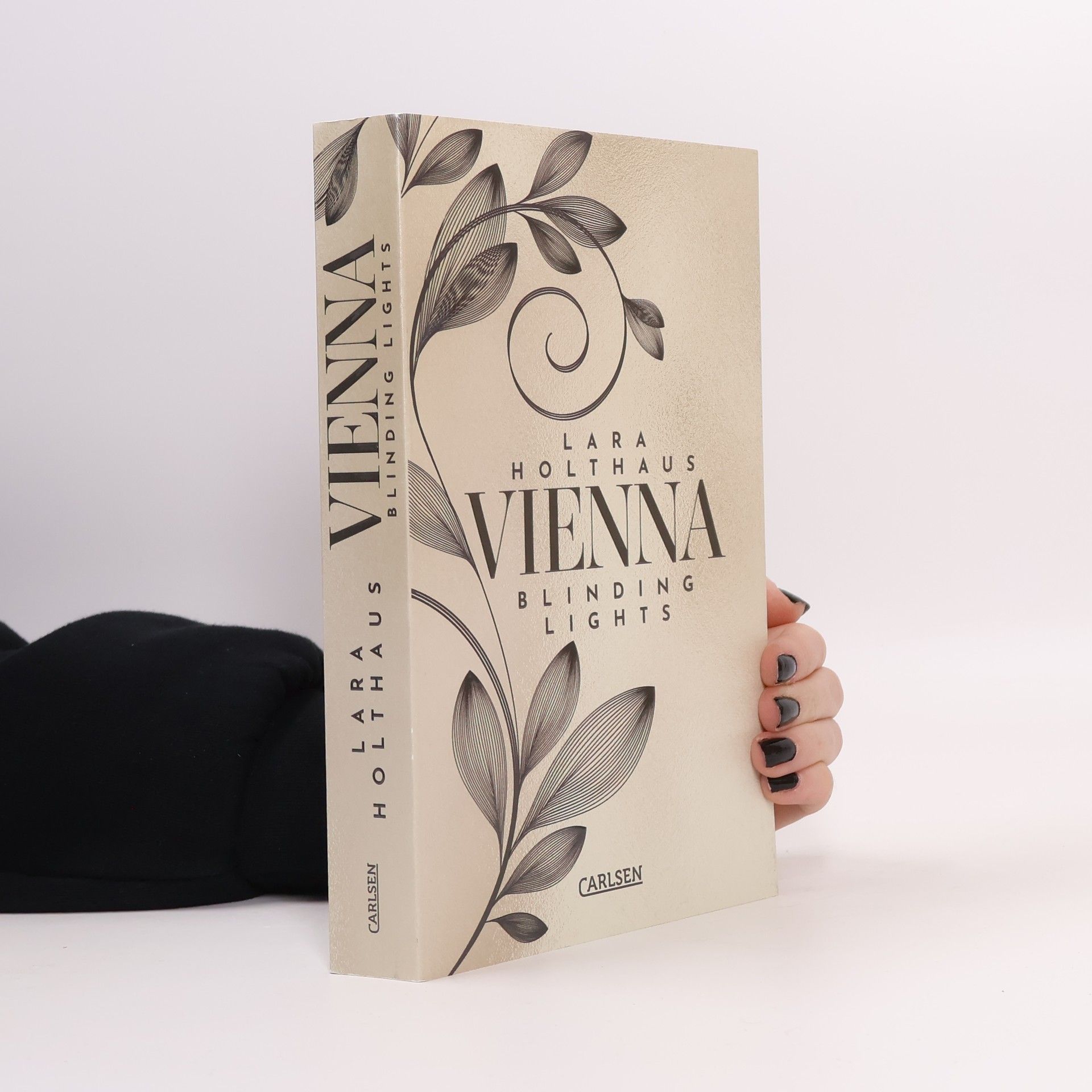 Lara Holthaus Vienna. Blinding Lights