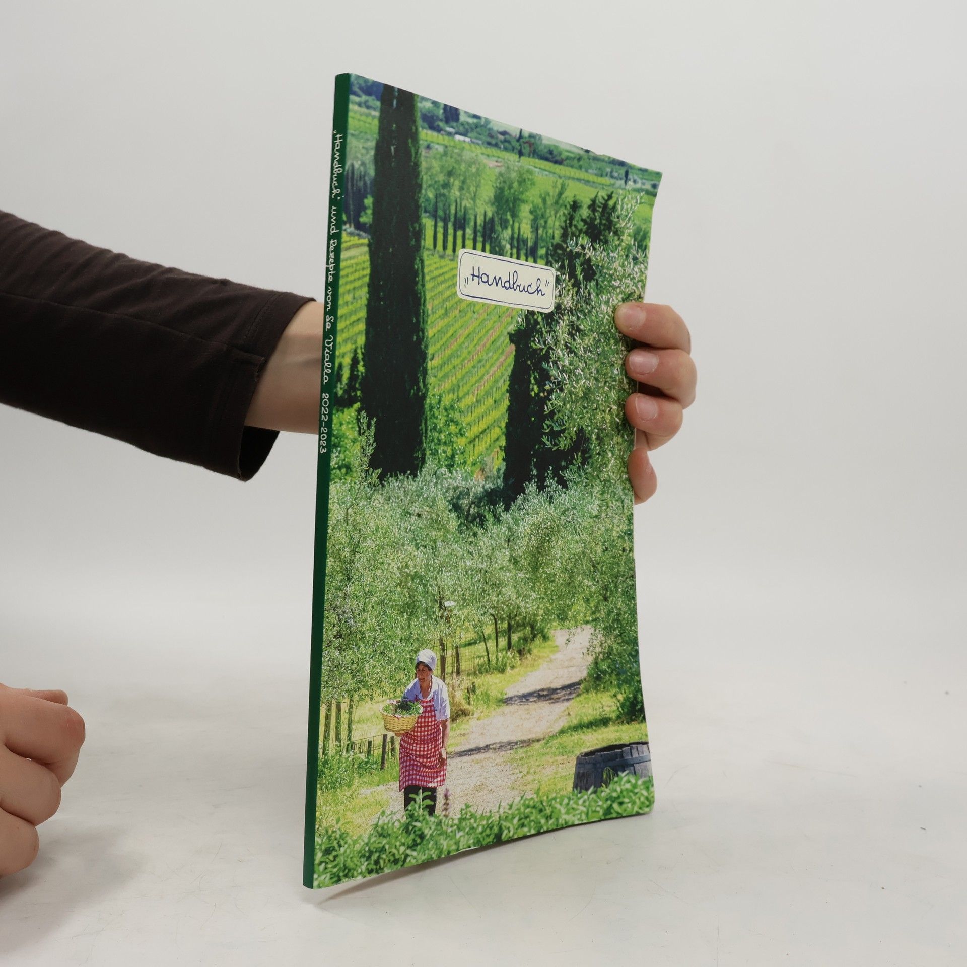 Various authors "Handbuch" und Rezepte von La Vialla 2022-2023