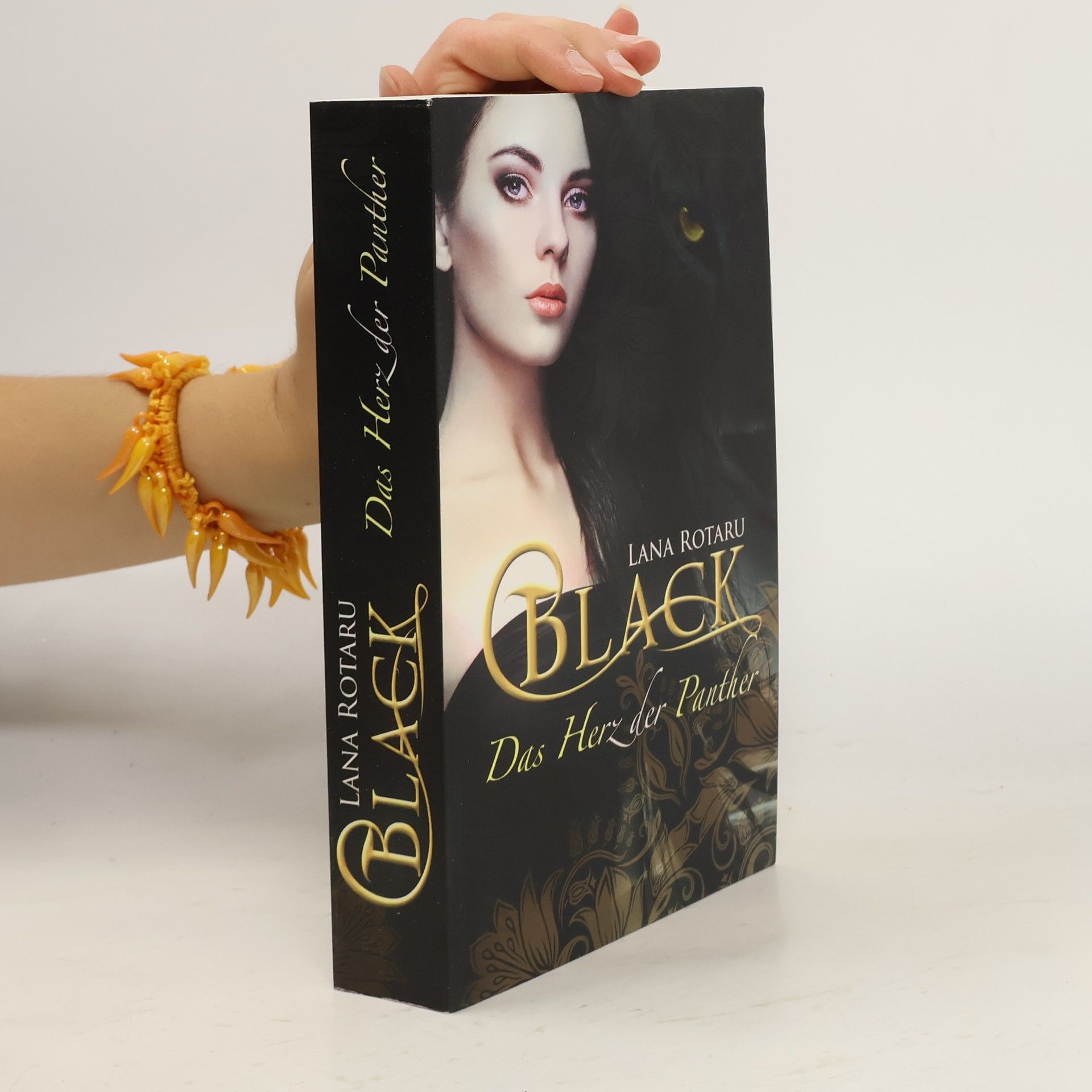 Lana Rotaru Black