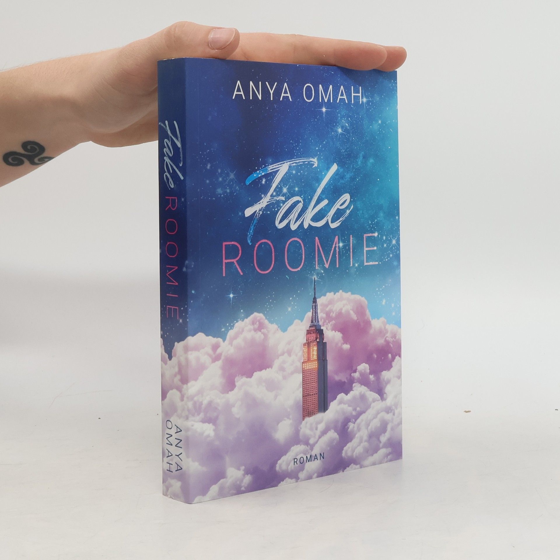 Anya Omah Fake Roomie