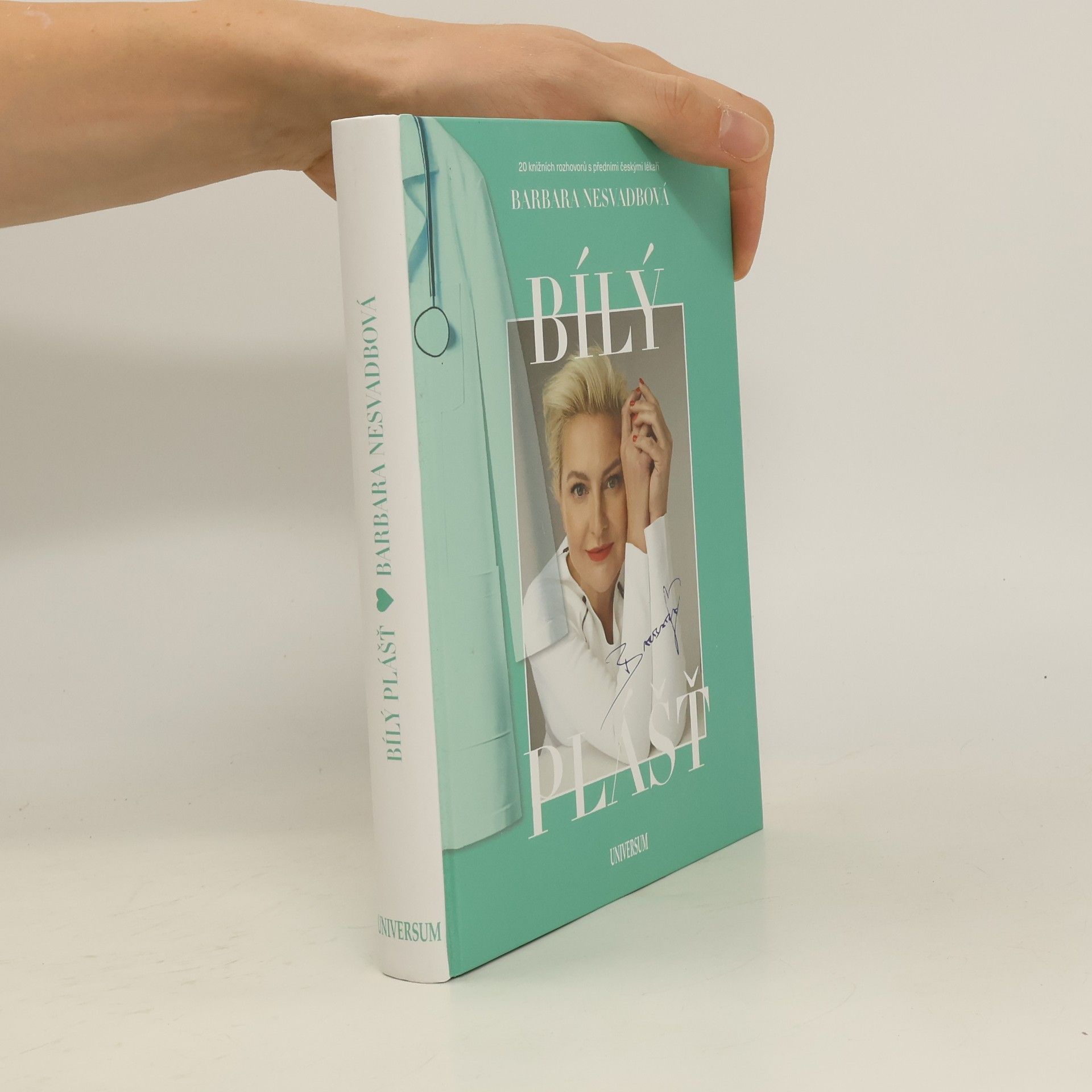 Bára Nesvadbová Bílý plášť