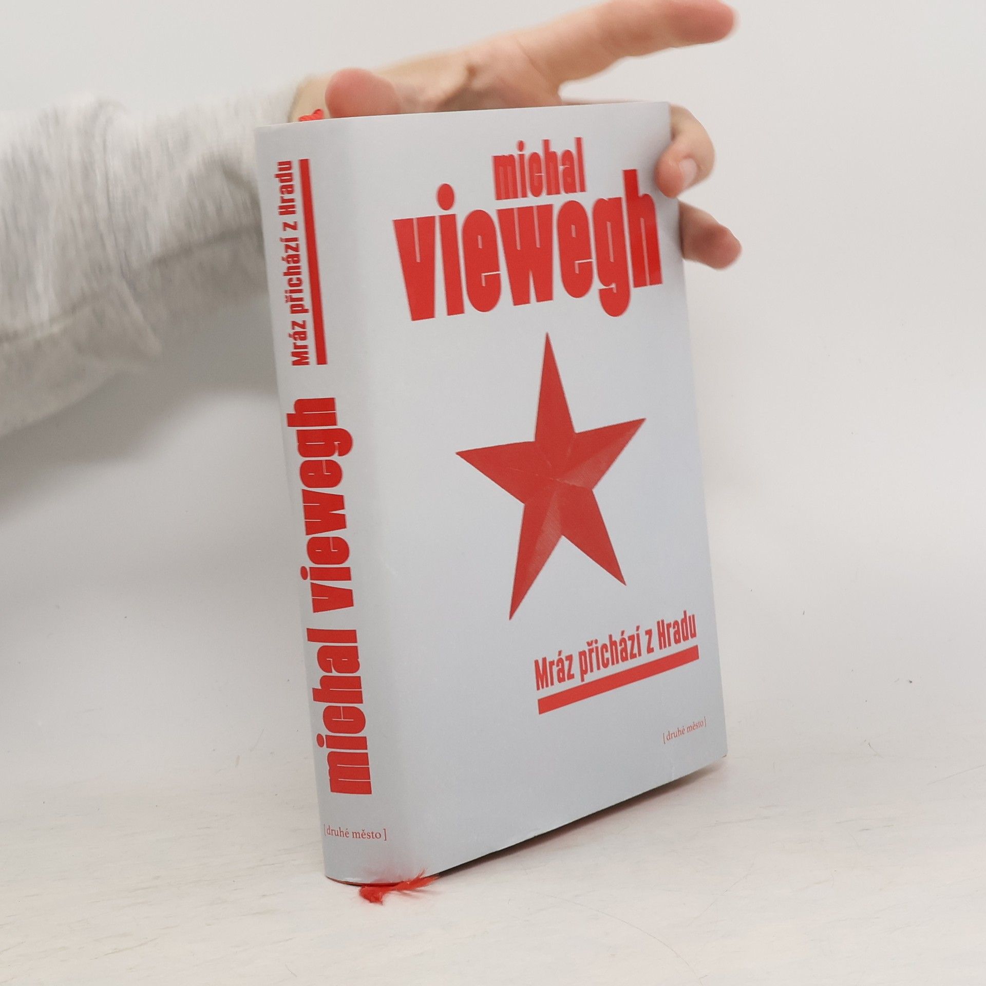Michal Viewegh Mráz přichází z Hradu