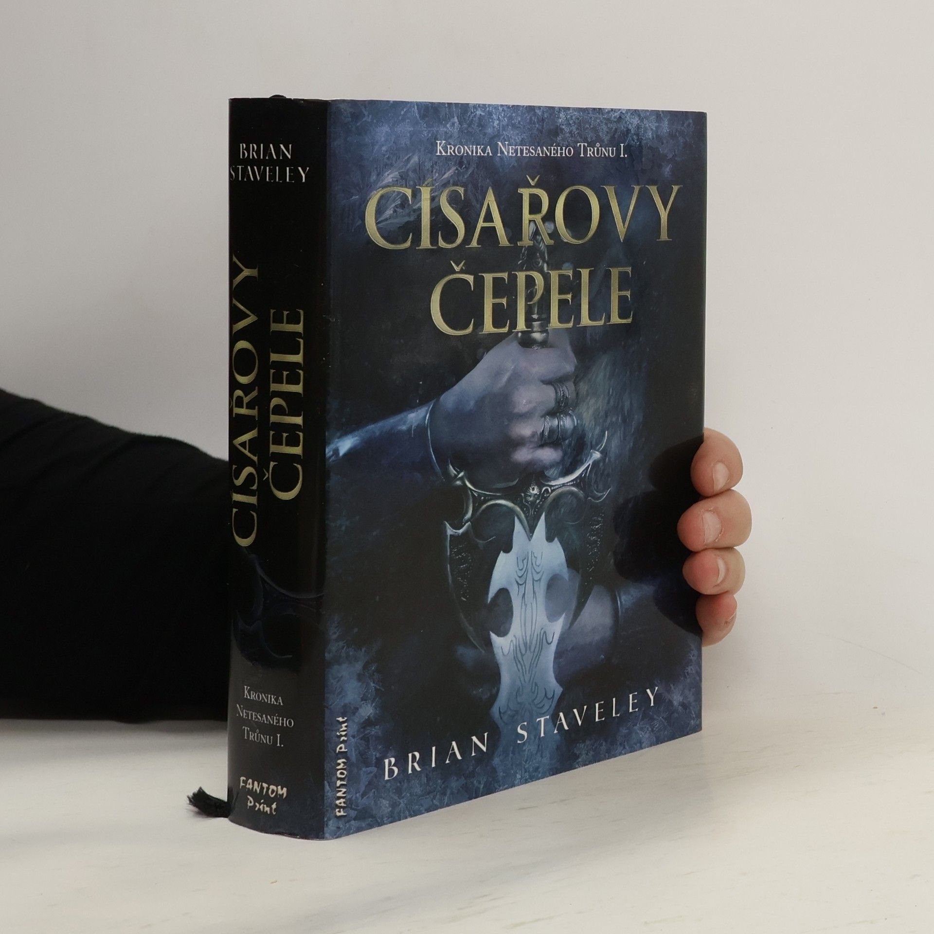 Brian Staveley Císařovy čepele. Kronika netesaného trůnu. Díl 1.