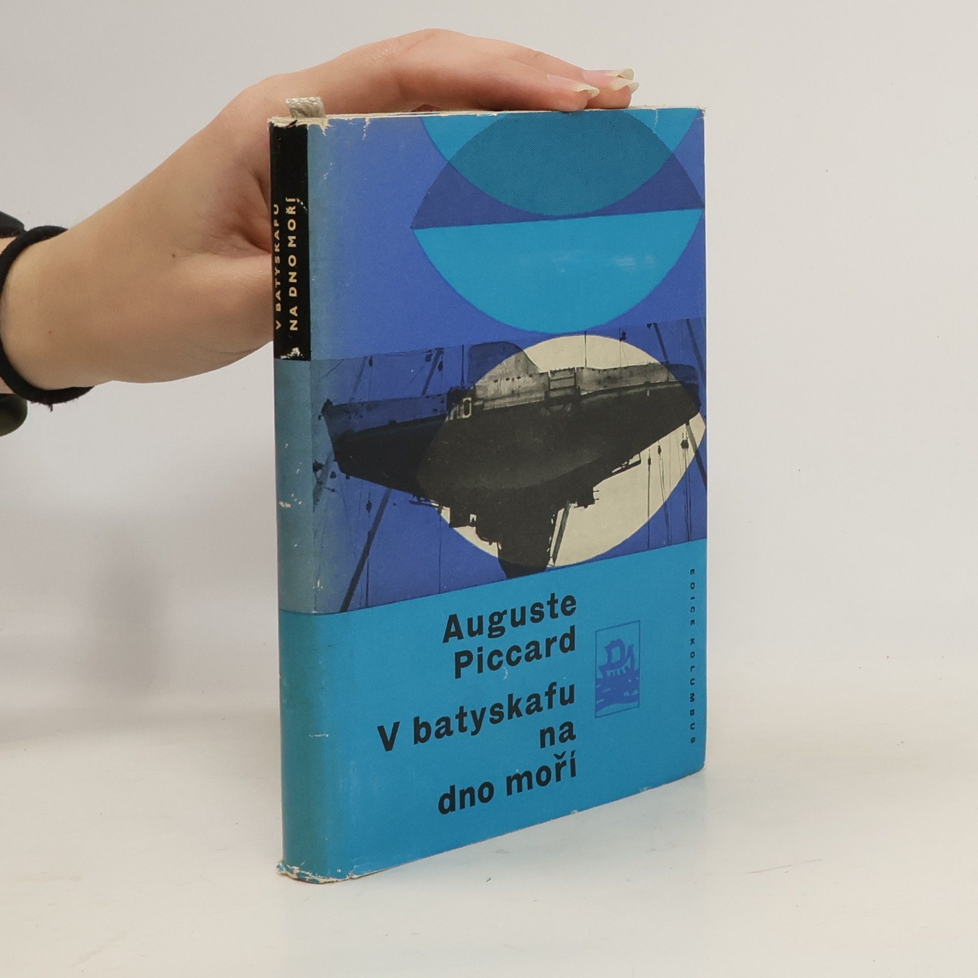 V batyskafu na dno moří