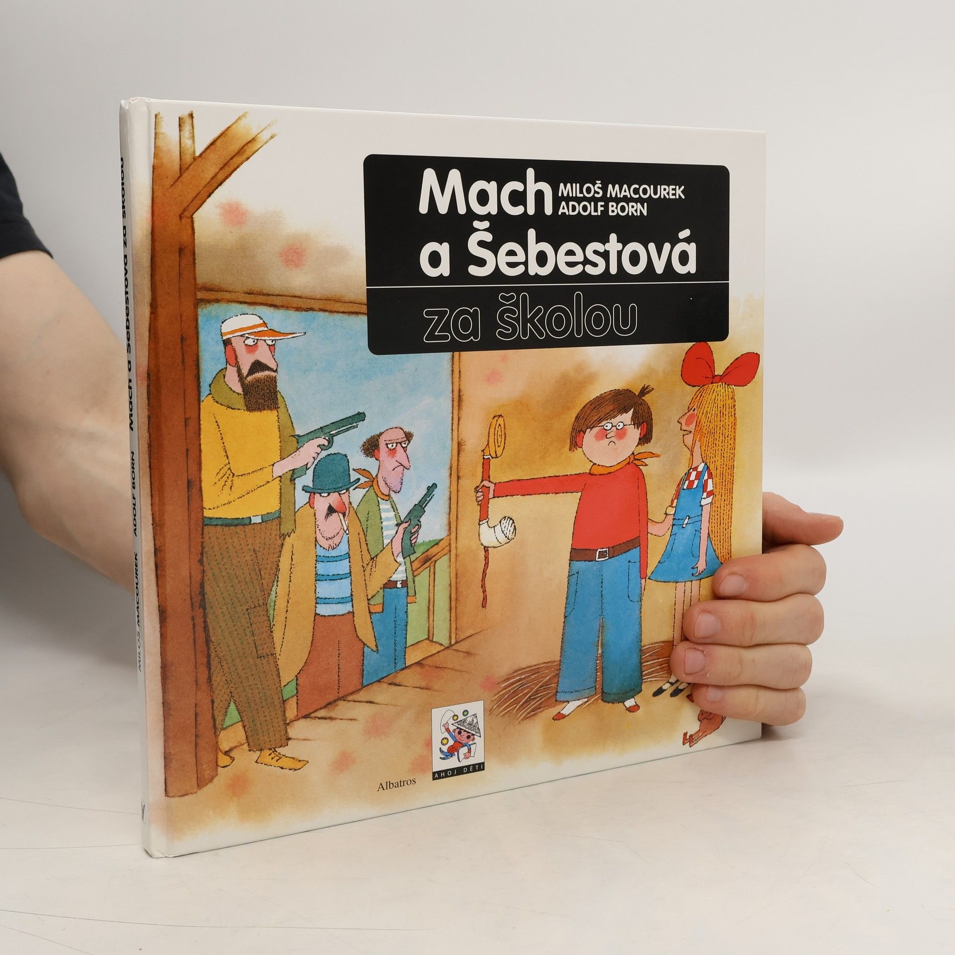 Miloš Macourek Mach a Šebestová za školou