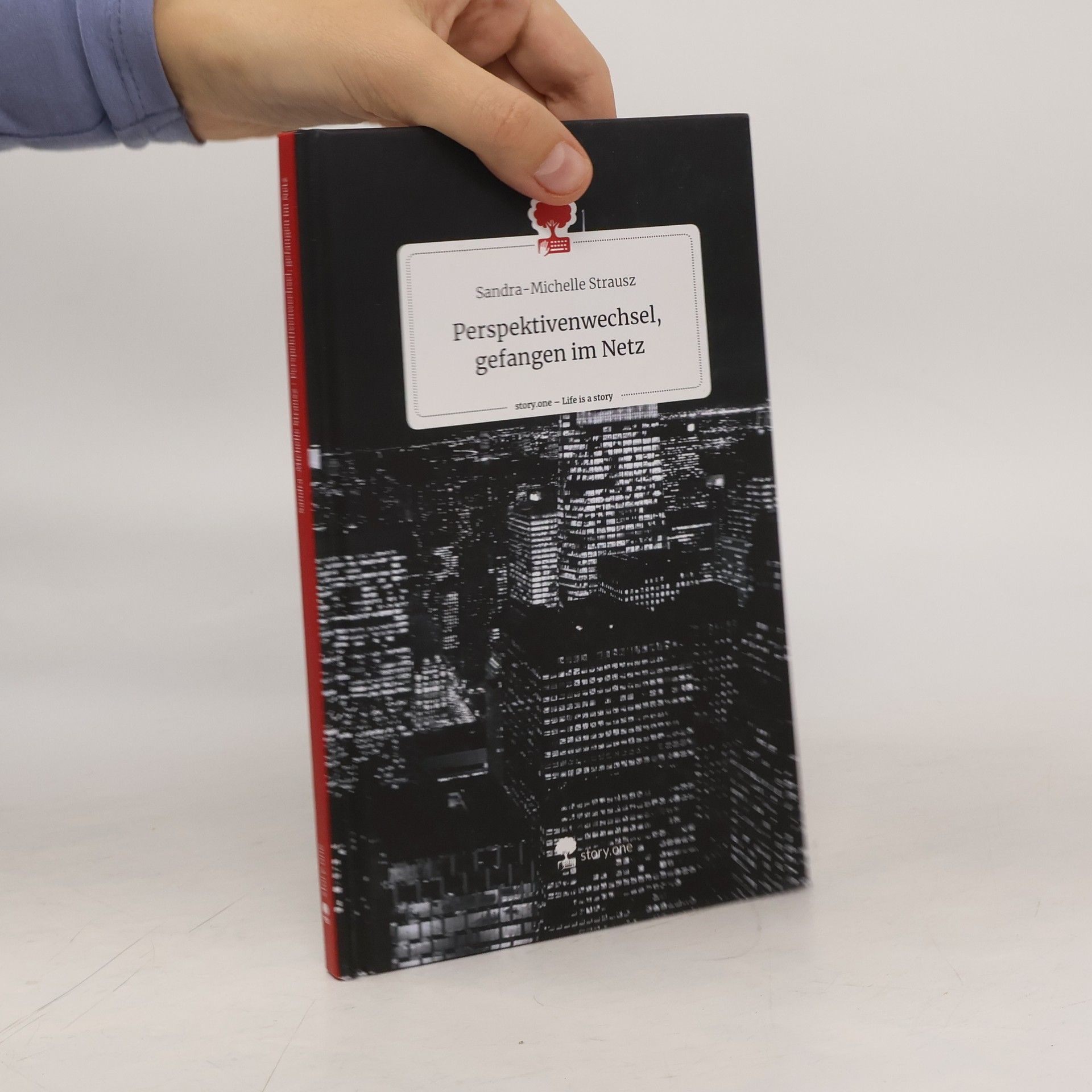 Sandra-Michelle Strausz Perspektivenwechsel, gefangen im Netz