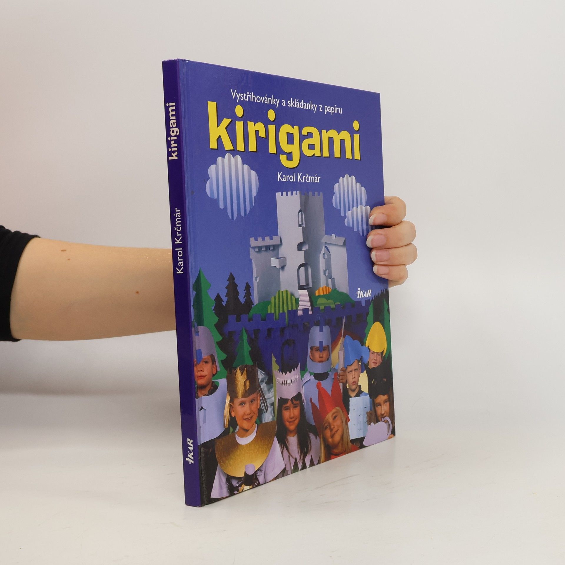 Karol Krčmár Kirigami. Vystřihovánky a skládanky - tvarování papíru stříháním a překládáním s návody, kresbami a fotografiemi