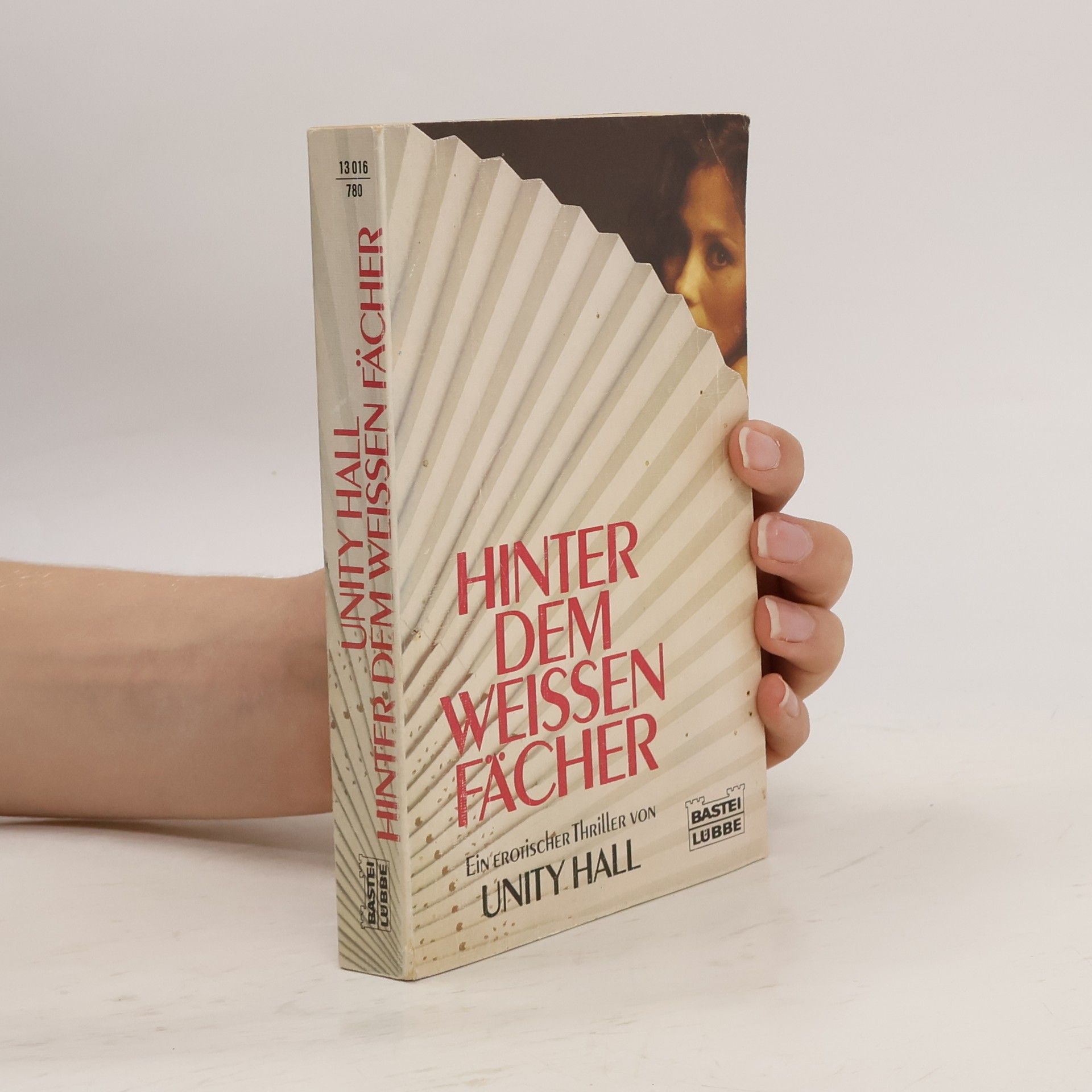 Hinter dem weissen Fächer