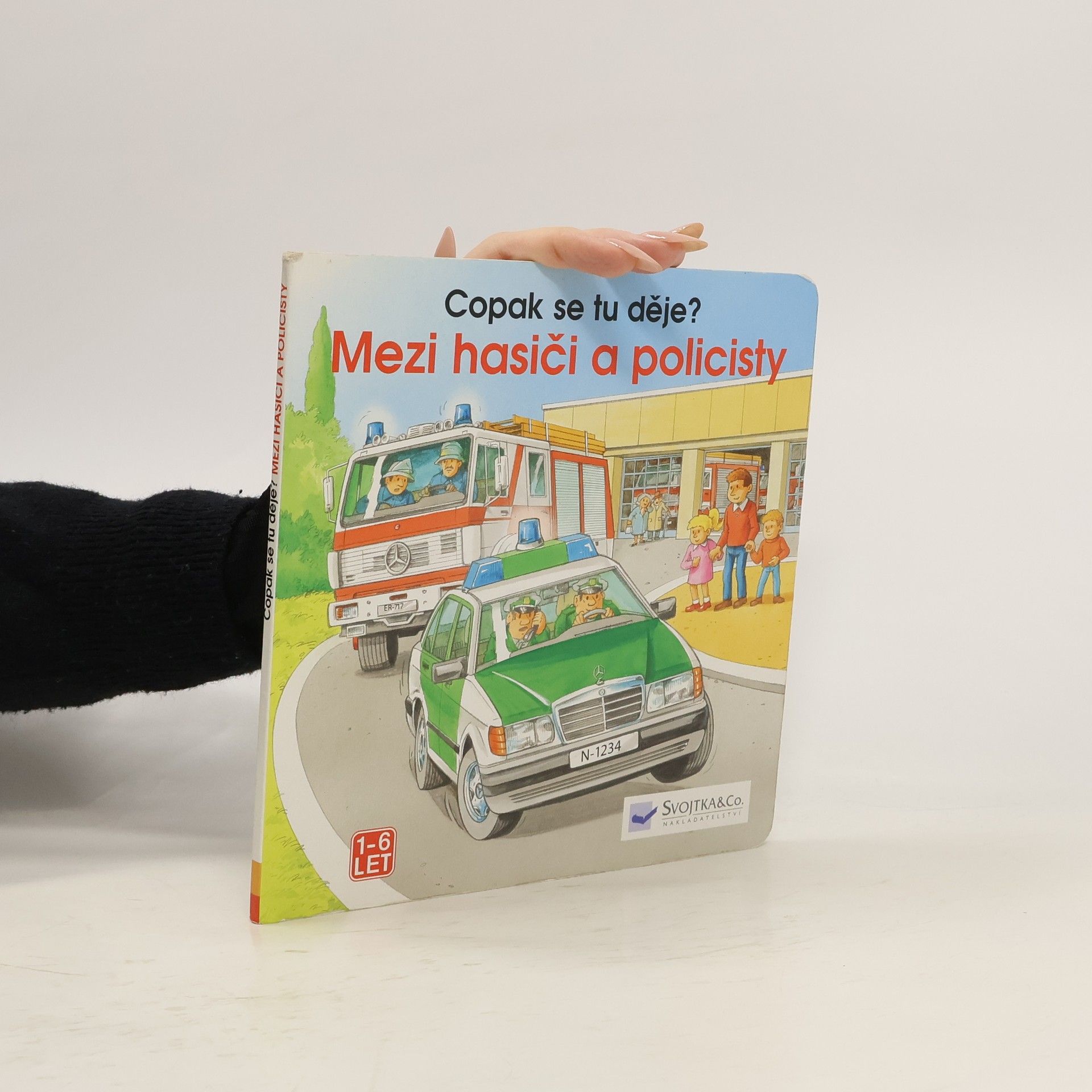 Collectif d'auteurs Mezi hasiči a policisty