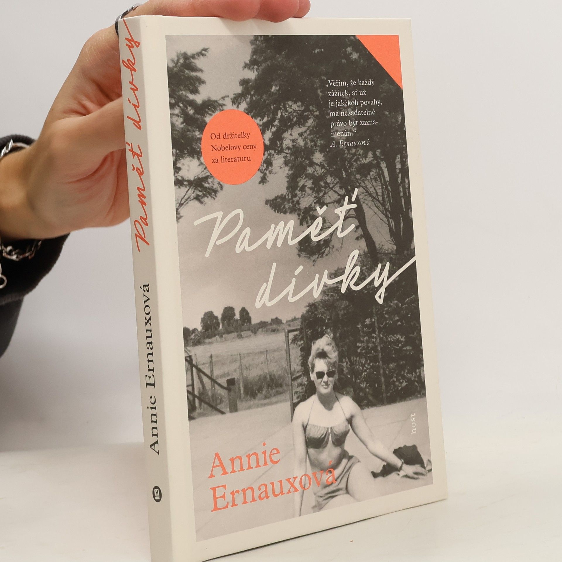 Annie Ernaux Paměť dívky