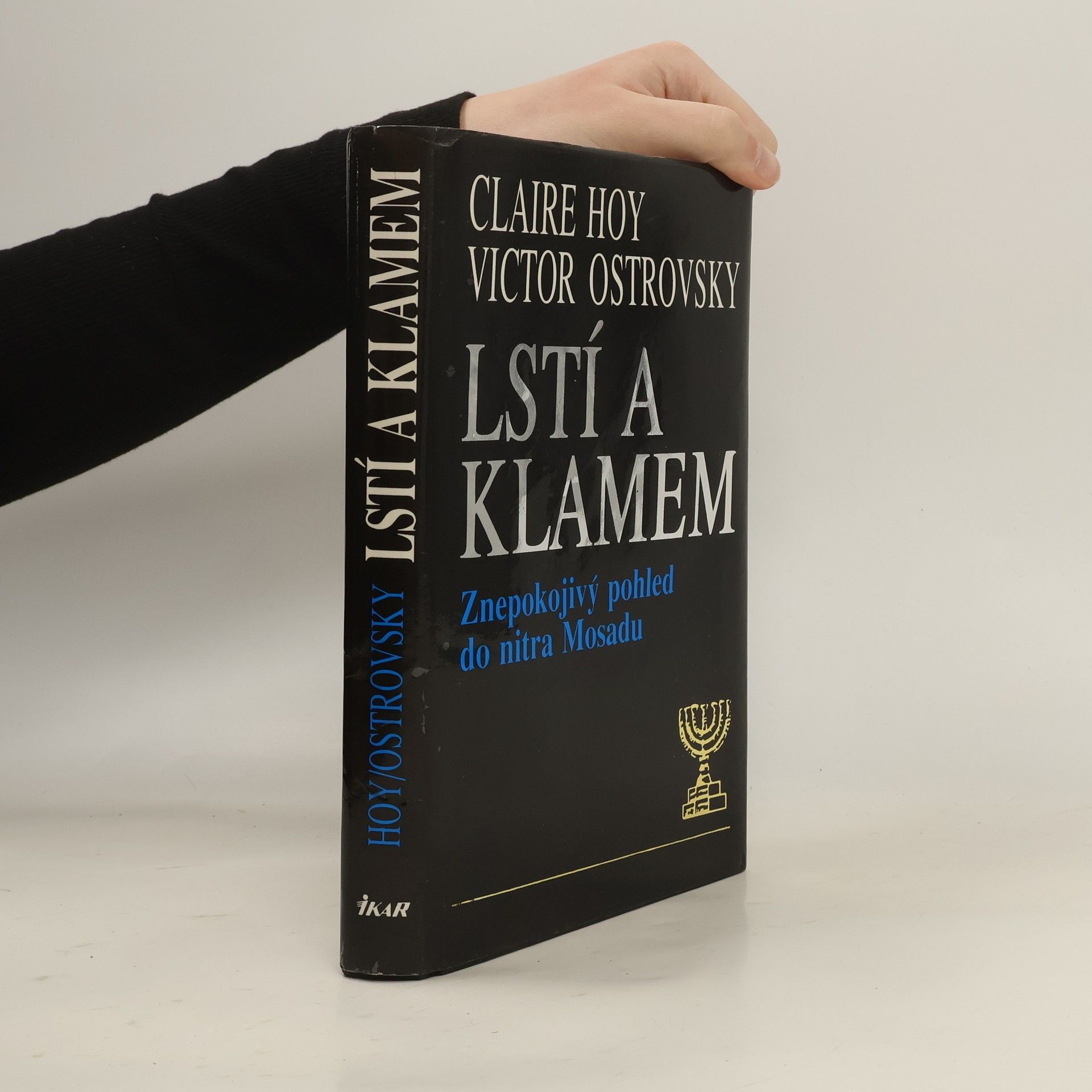 Claire Hoy Lstí a klamem: Znepokojivý pohled do nitra Mosadu