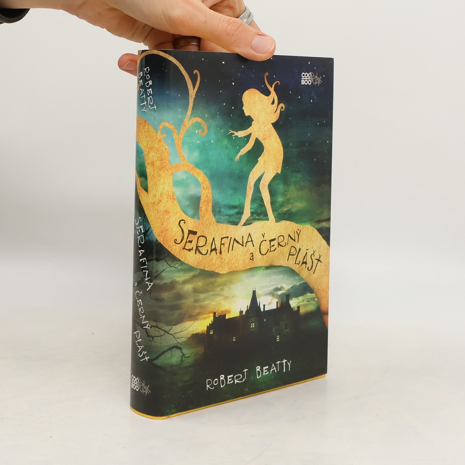 Robert Beatty Serafina a černý plášť