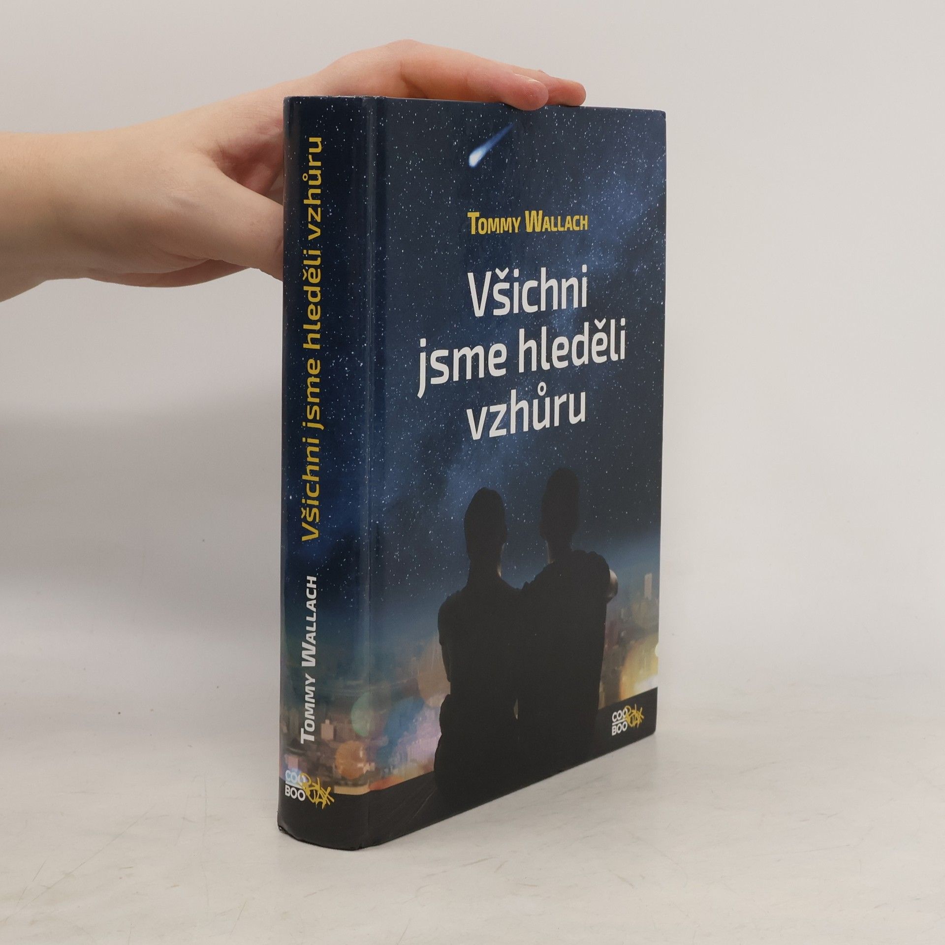 Tommy Wallach Všichni jsme hleděli vzhůru