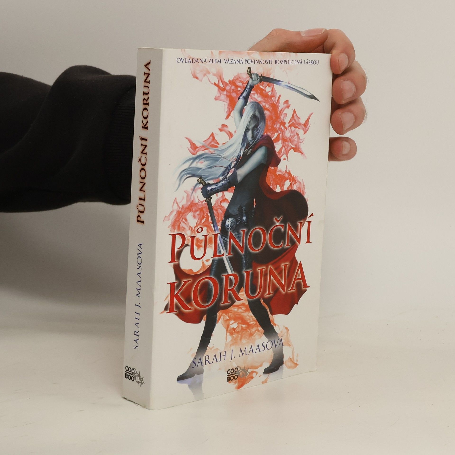 Sarah J. Maas Půlnoční koruna