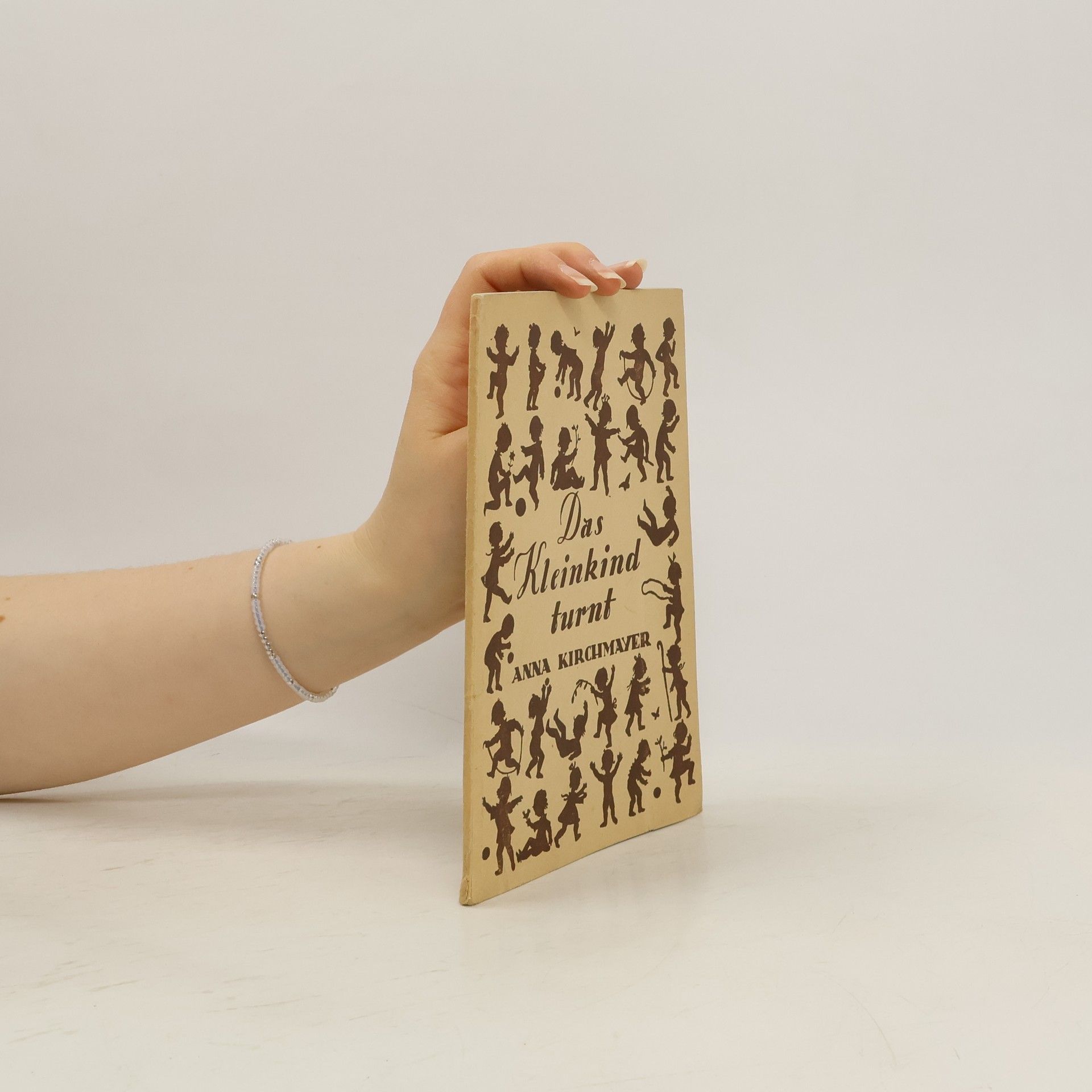 Anna Kirchmayer Das Kleinkind turnt