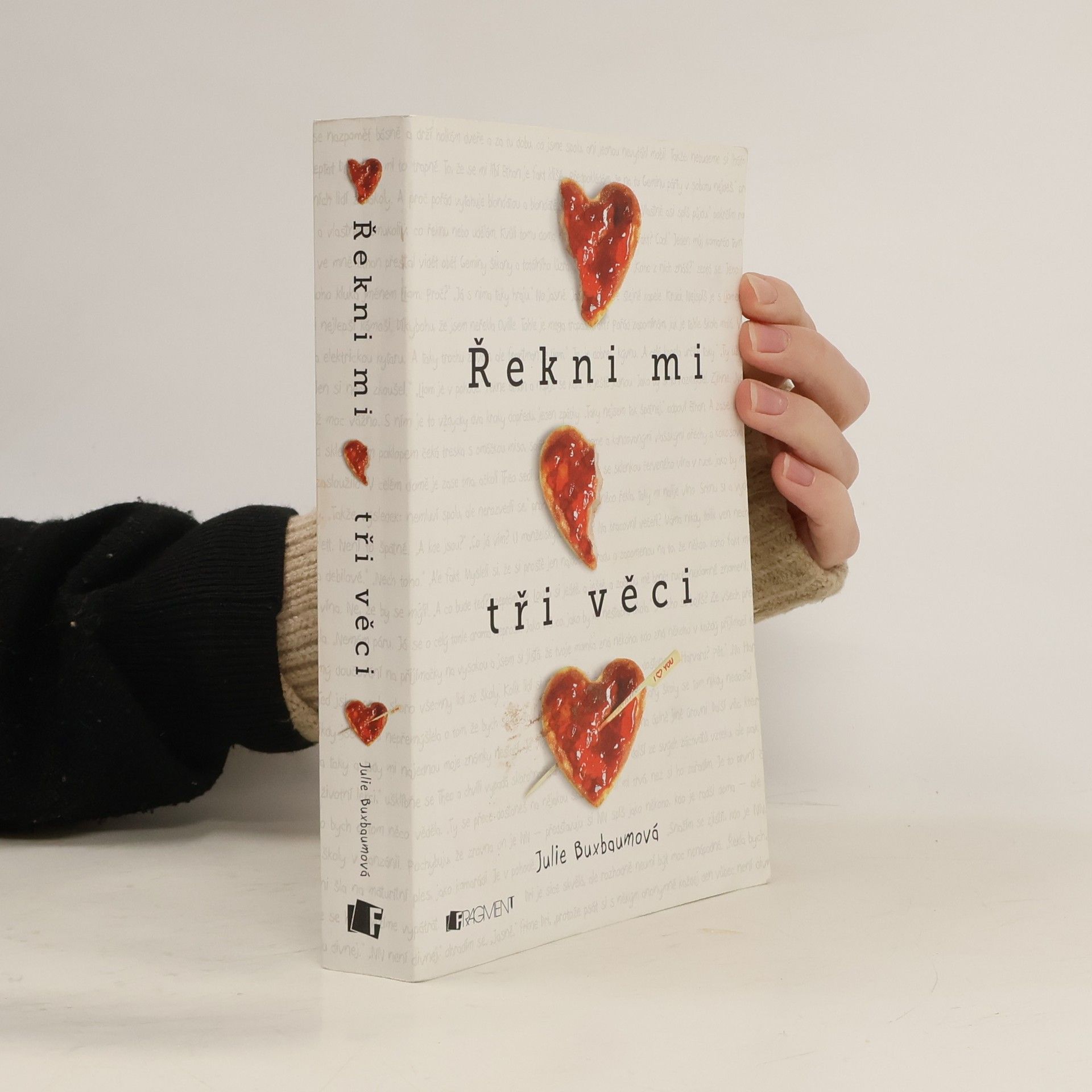 Julie Buxbaum Řekni mi tři věci