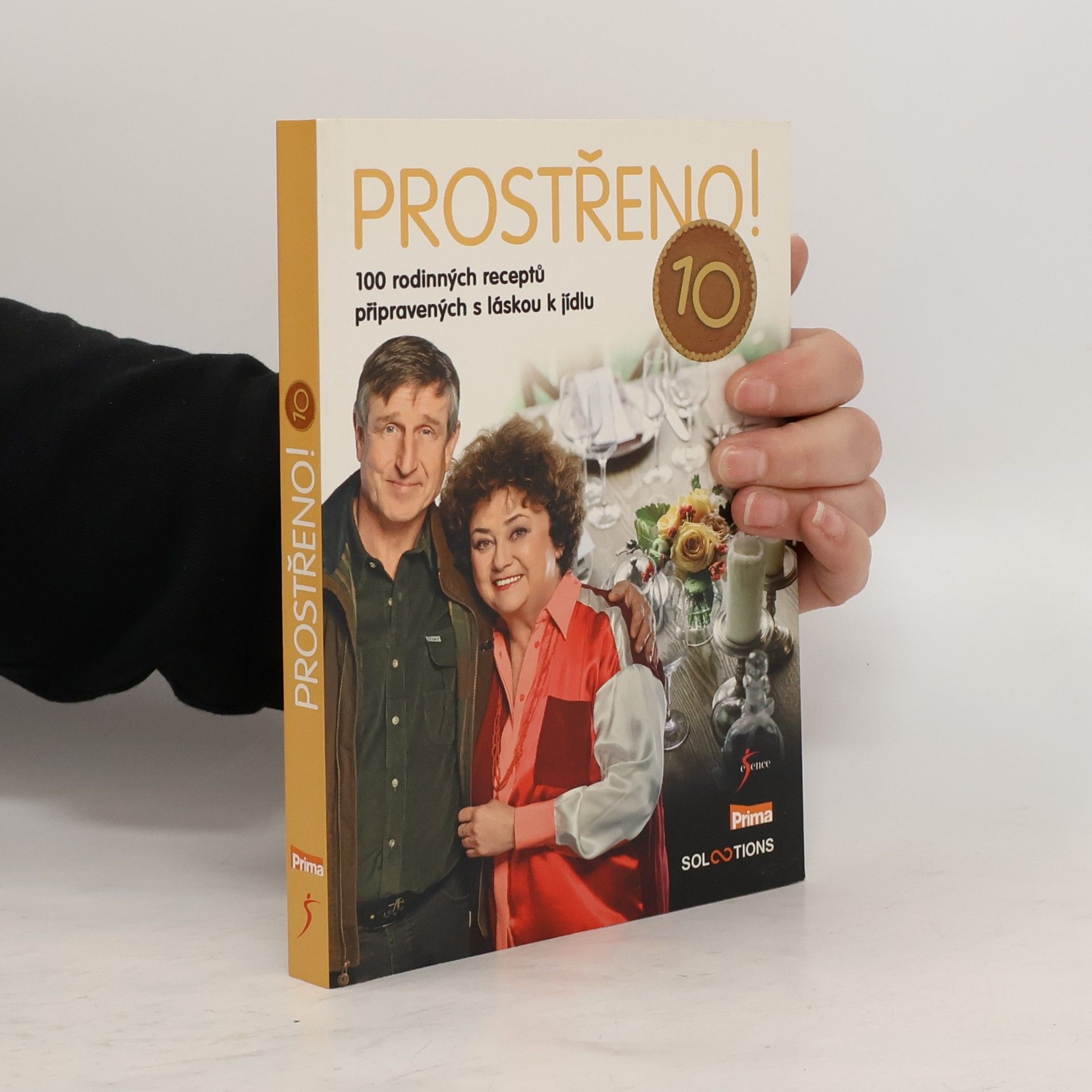 Kolektiv autorů Prostřeno! 10 : 100 rodinných receptů připravených s láskou k jídlu