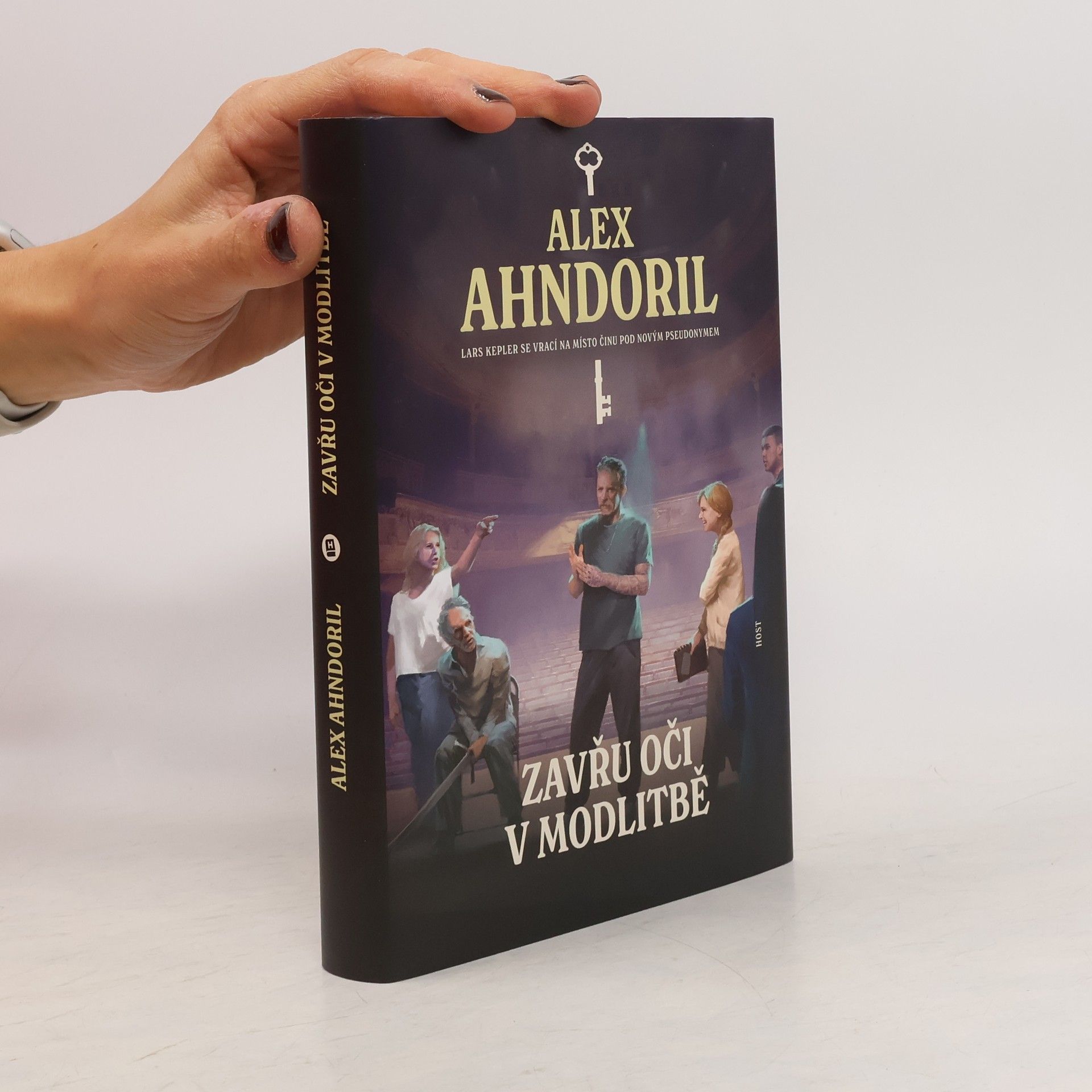 Lars Kepler Zavřu oči v modlitbě