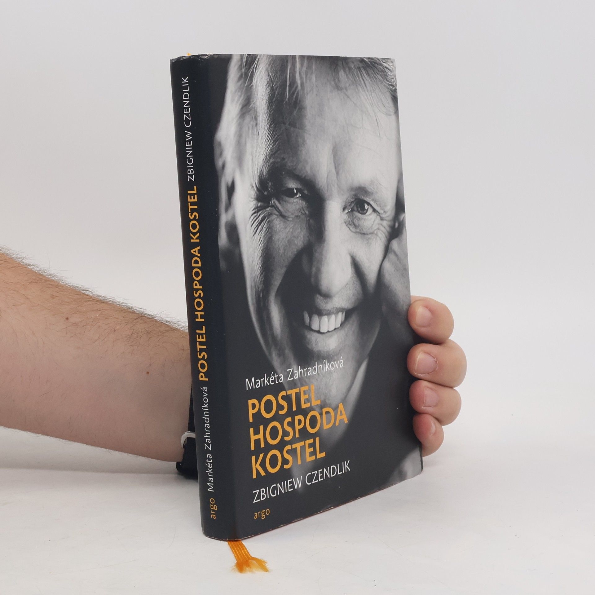 Zbigniew Czendlik Postel, hospoda, kostel