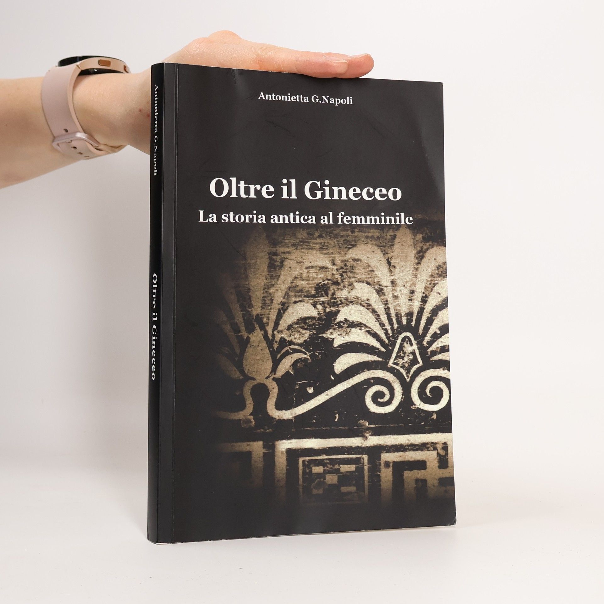 Antonietta G. Napoli Oltre il gineceo. La storia antica al femminile