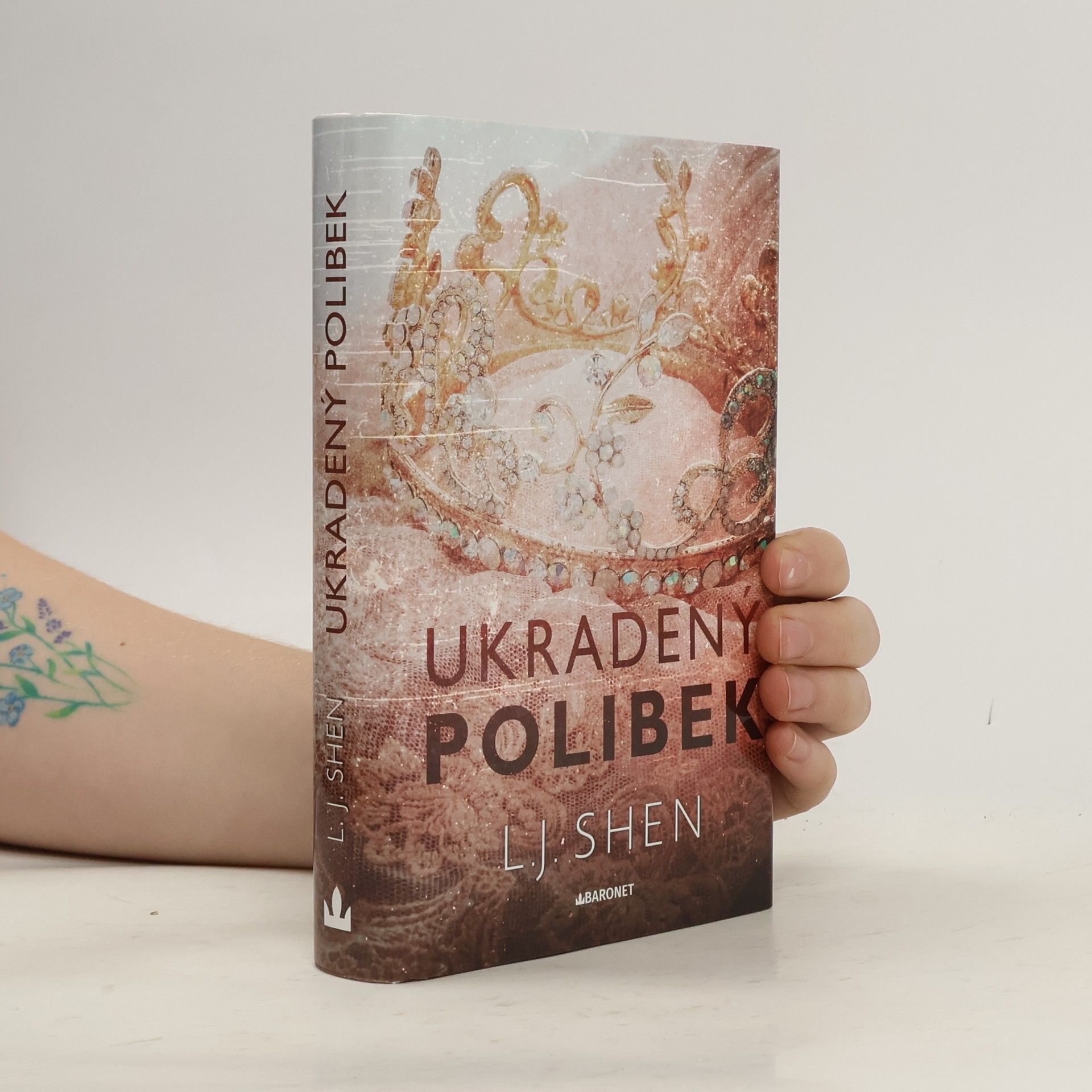 L. J. Shen Ukradený polibek