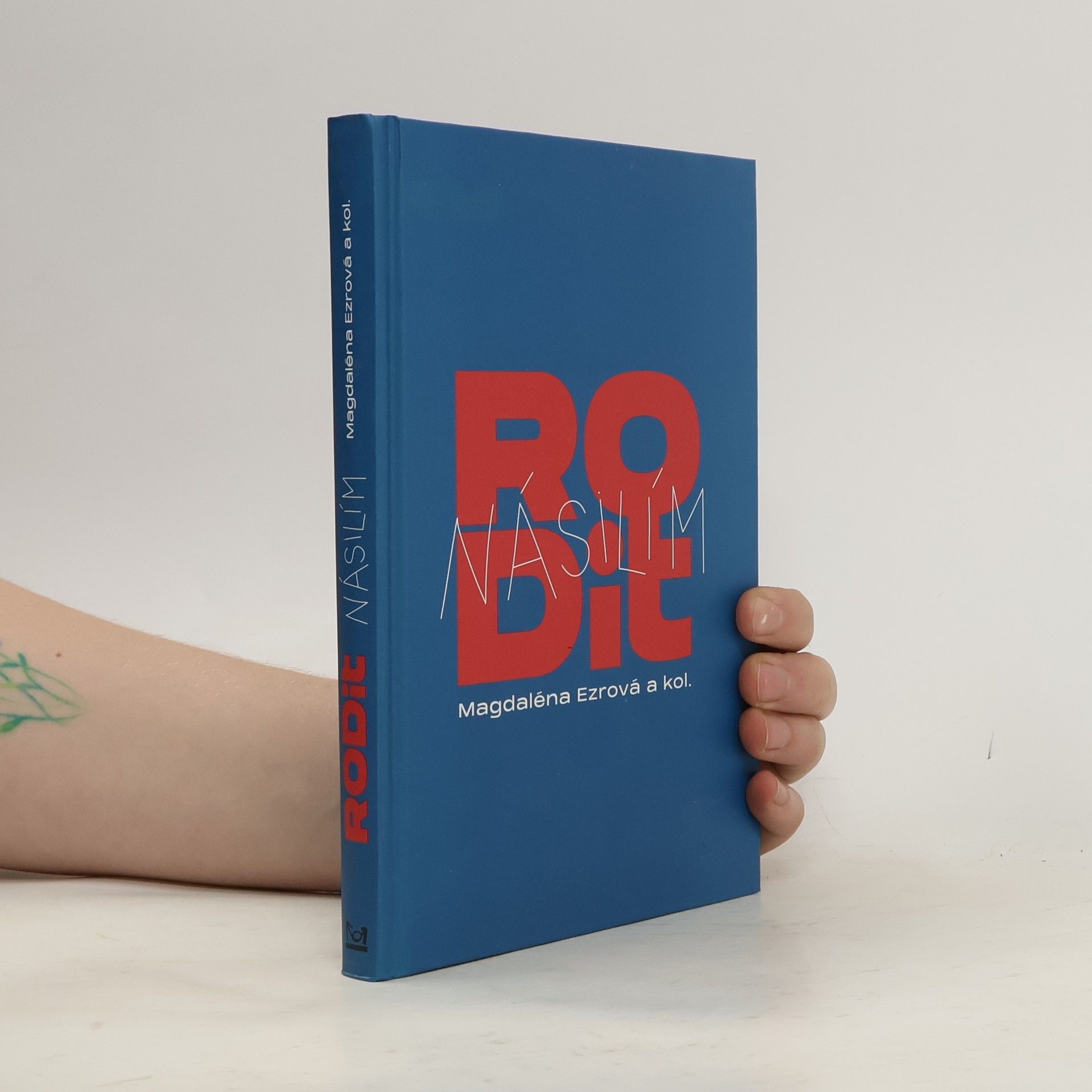 Magdaléna Ezrová Rodit násilím