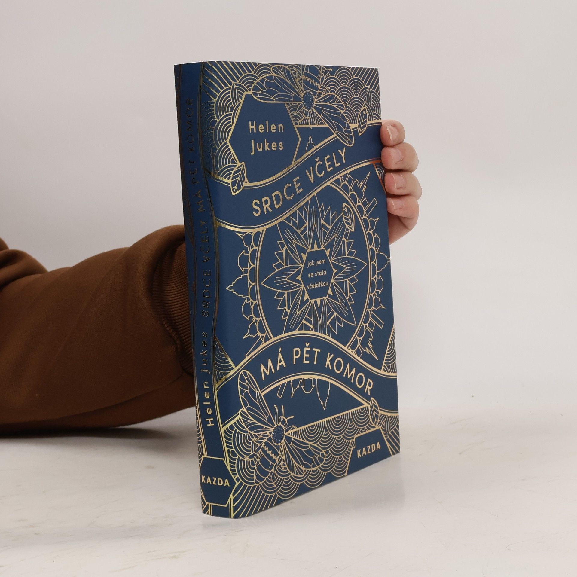 Helen Jukes Srdce včely má pět komor