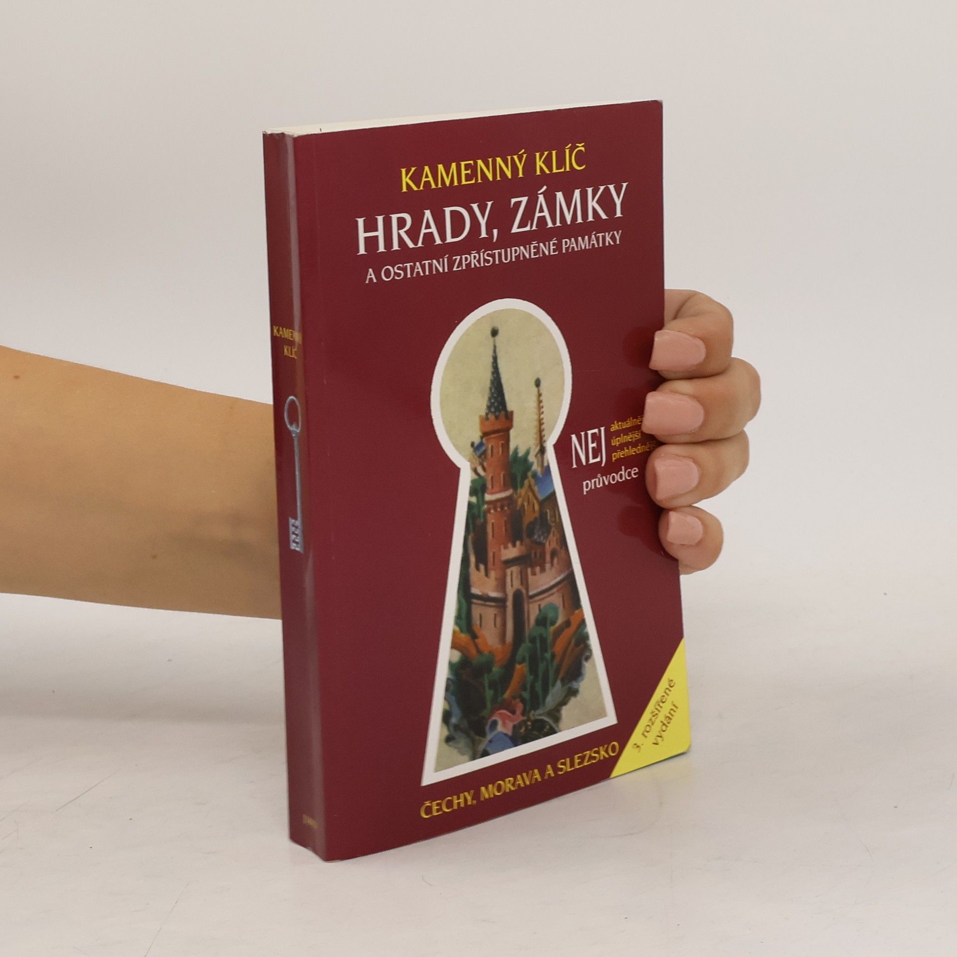Kamenný klíč k 326 hradům, zámkům a ostatním zpřístupněným památkám v ČR