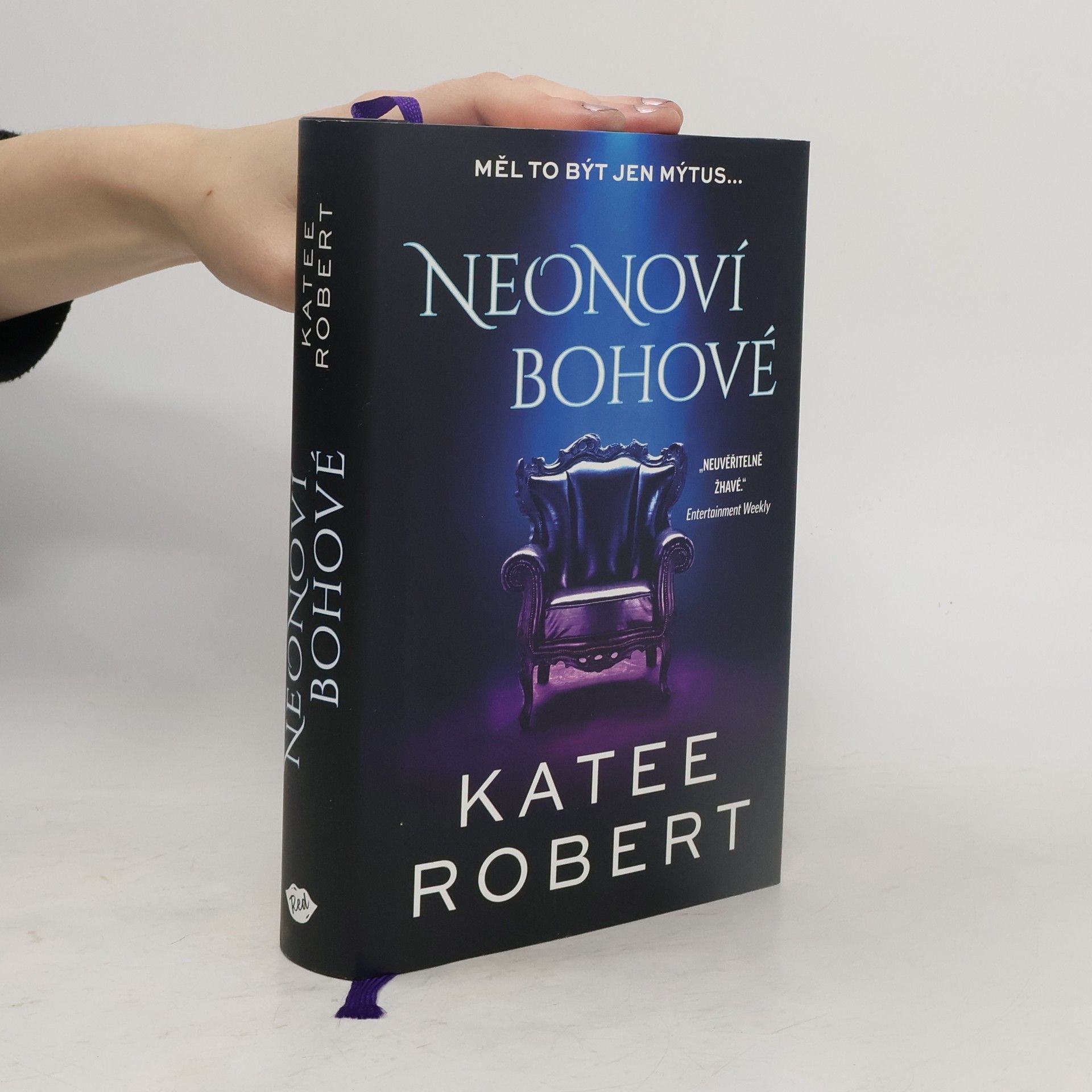 Katee Robert Neonoví bohové